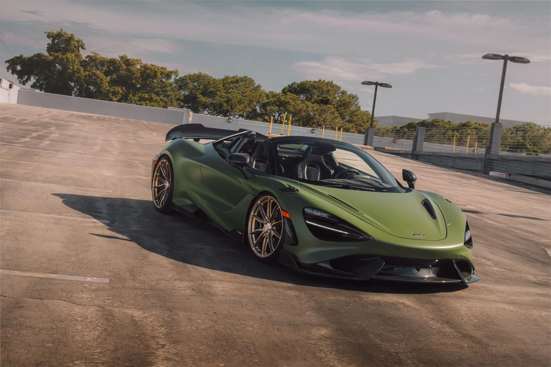 mph063_2296947398_Used_2022_Mc_Laren_765_LT_Spider_MSO_MATTE_URBAN_GREEN_570000_MSRP_50000_in_Tasteful_Mods_1765304845_6b5e8a4eb6