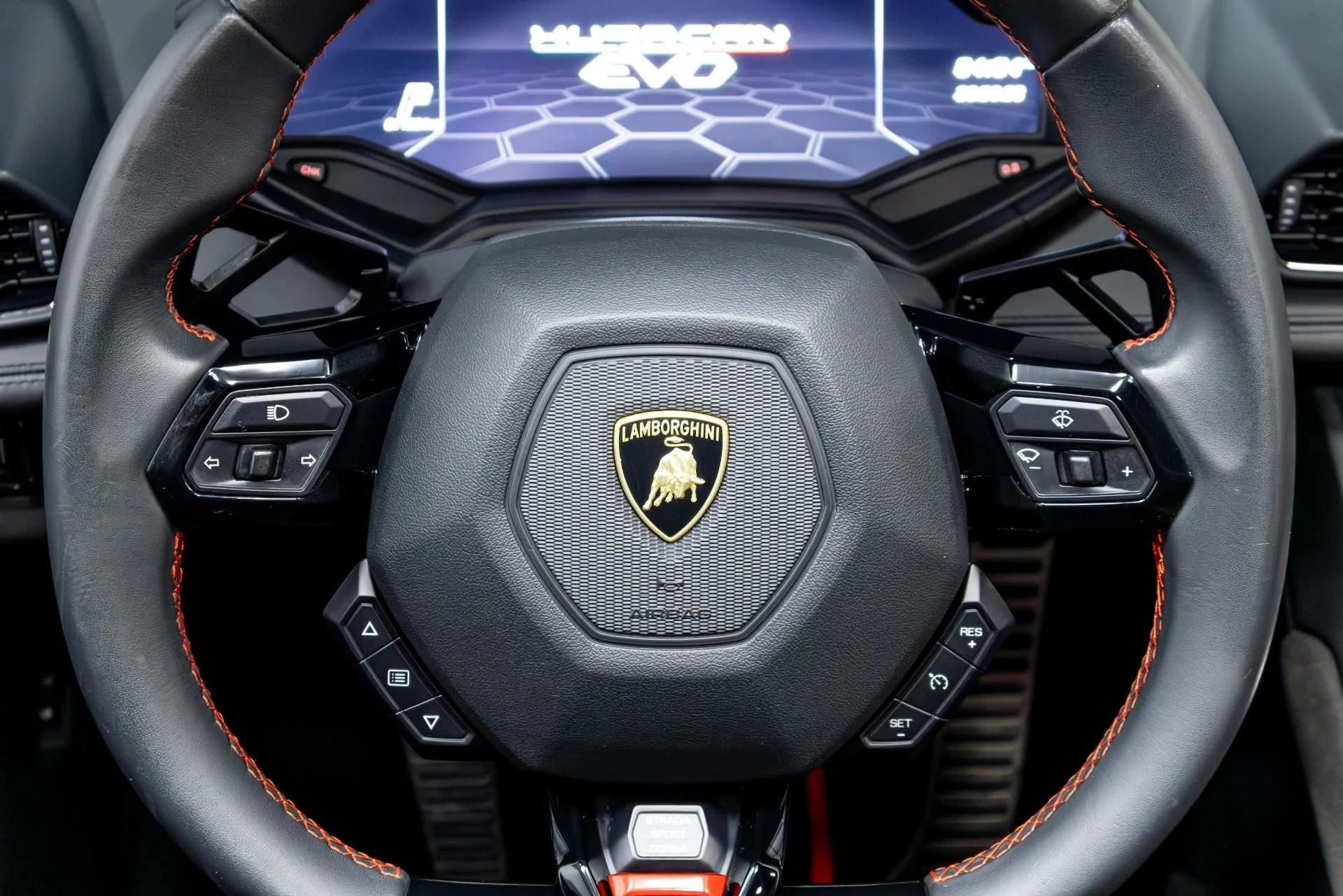 mph063_2308557503_Used_2020_Lamborghini_Huracan_EVO_1774302788_9bbef709e0