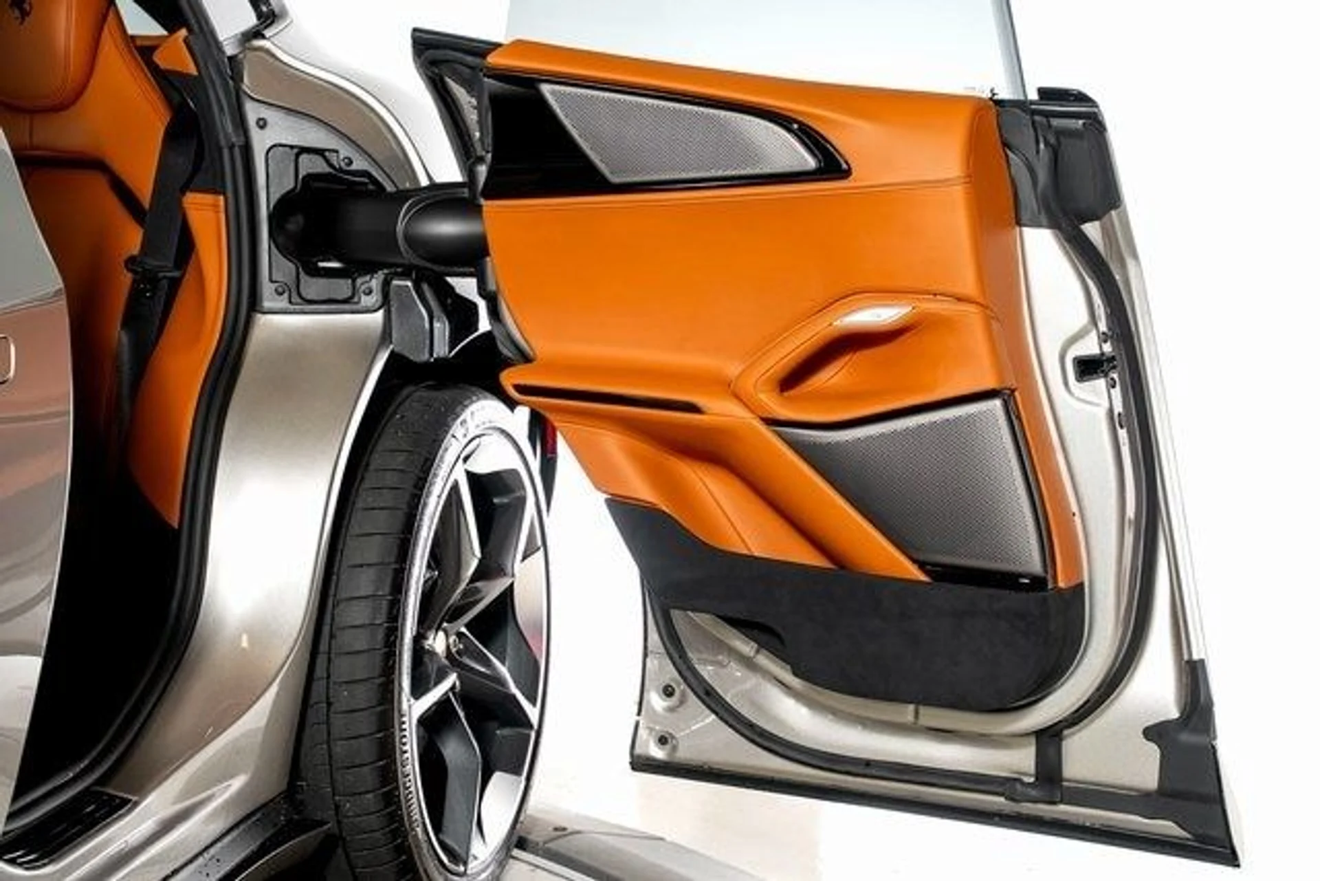 mph063_2342332518_fbab4f0d67bed47fe8b9864c6e4e4666x_550e47b191