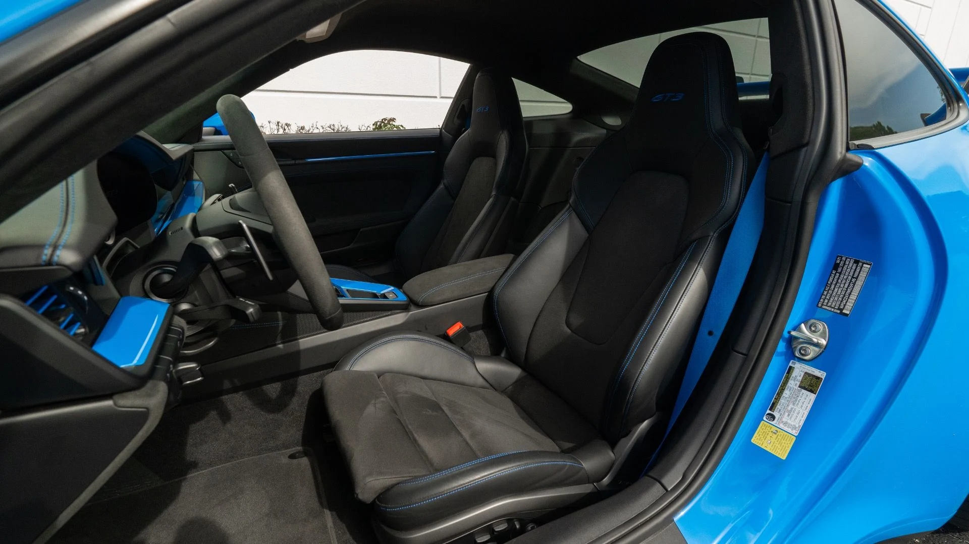 mph063_2355876956_Used_2022_Porsche_911_GT_3_1753806874_016a4f363b