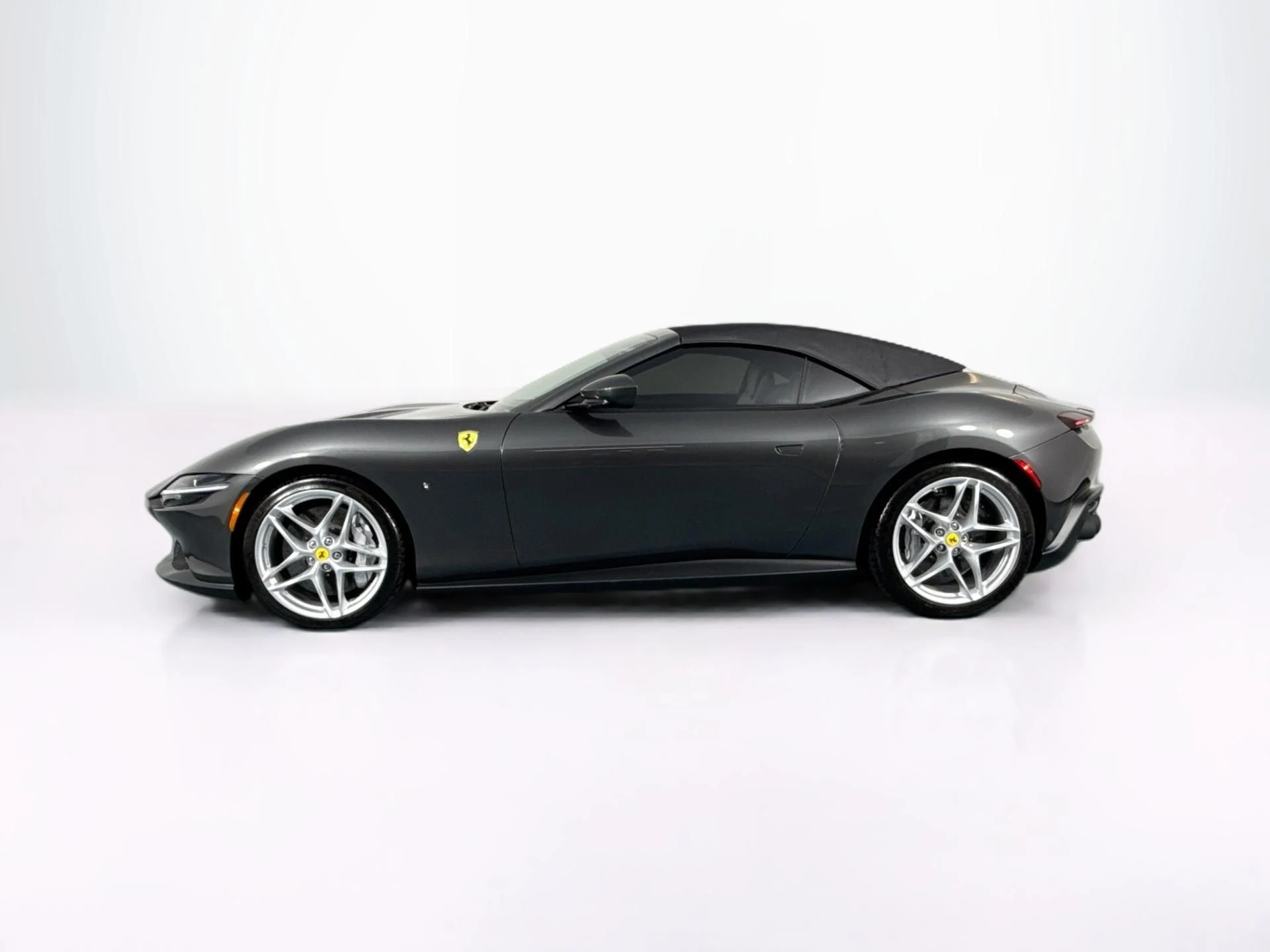 mph063_2391630232_Used_2025_Ferrari_Roma_Spider_1783621688_9410181a22
