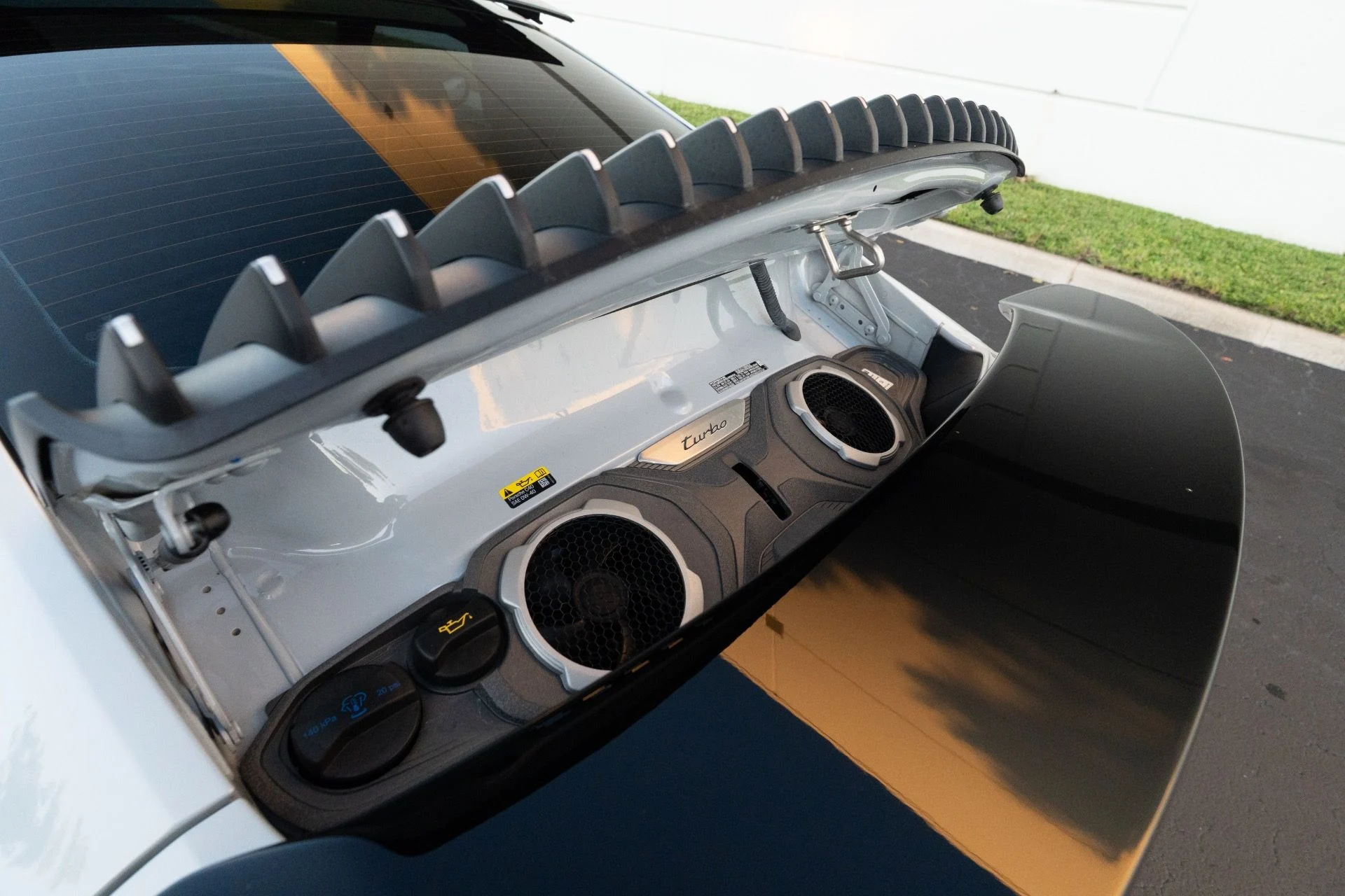 mph063_2407507919_Used_2024_Porsche_911_Turbo_1762281596_aa8406d951