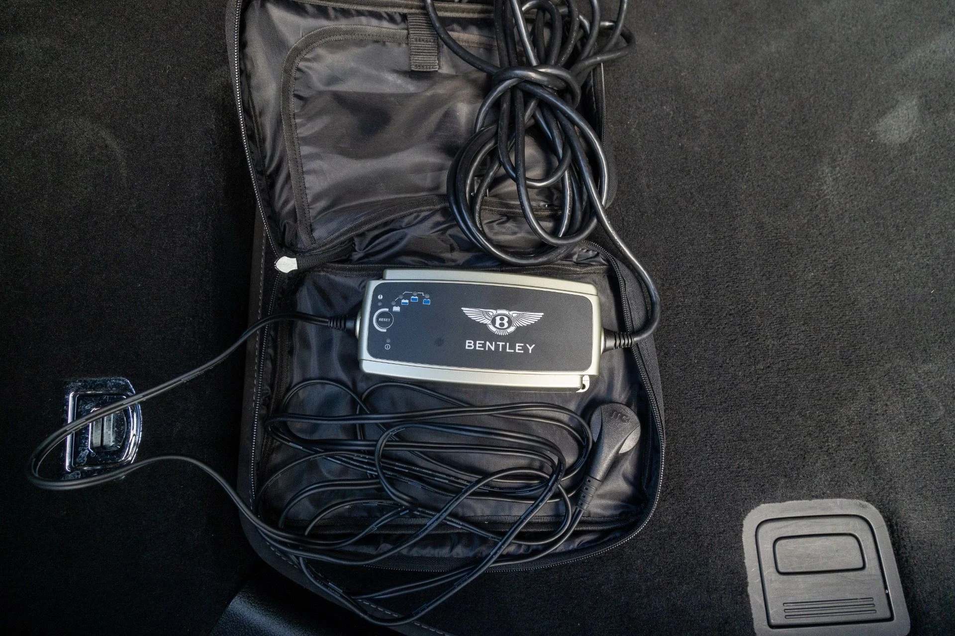 mph063_2449549079_Used_2021_Bentley_Flying_Spur_W12_1764865135_3429a42e18