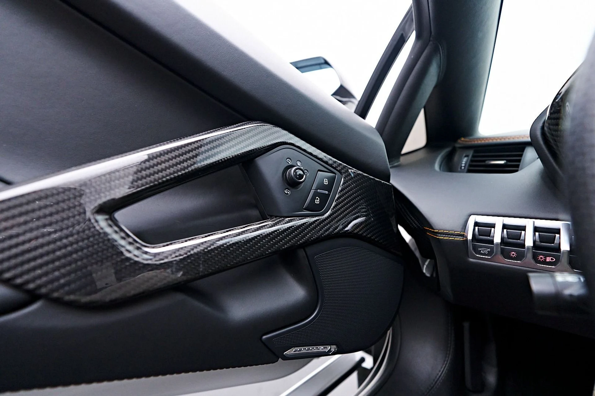 mph063_2449598585_Used_2017_Lamborghini_Aventador_1745956404_6660c448d7