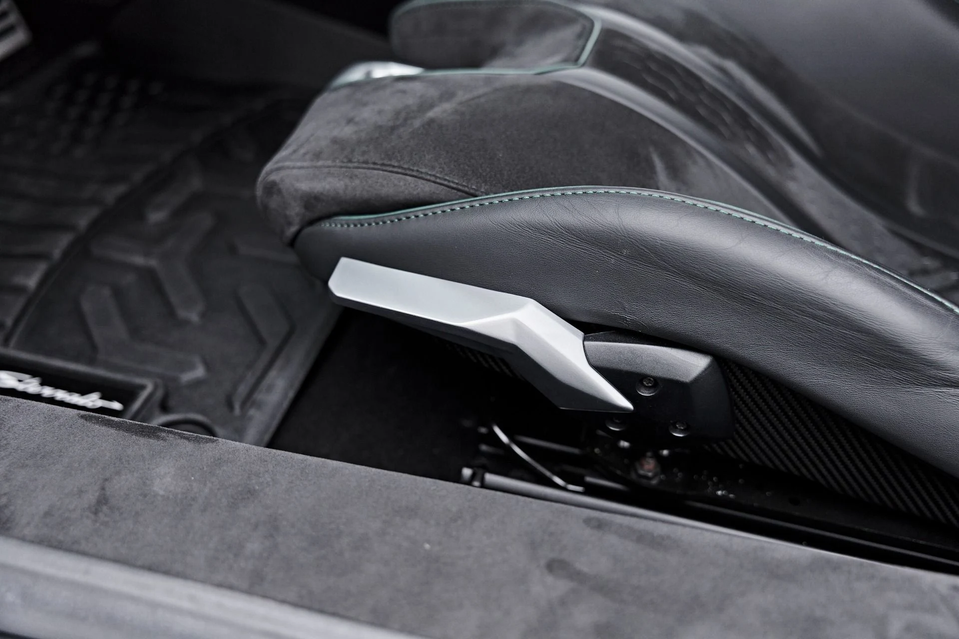 mph063_2476630910_Used_2024_Lamborghini_Huracan_Sterrato_Base_1790365043_2ff0f11835