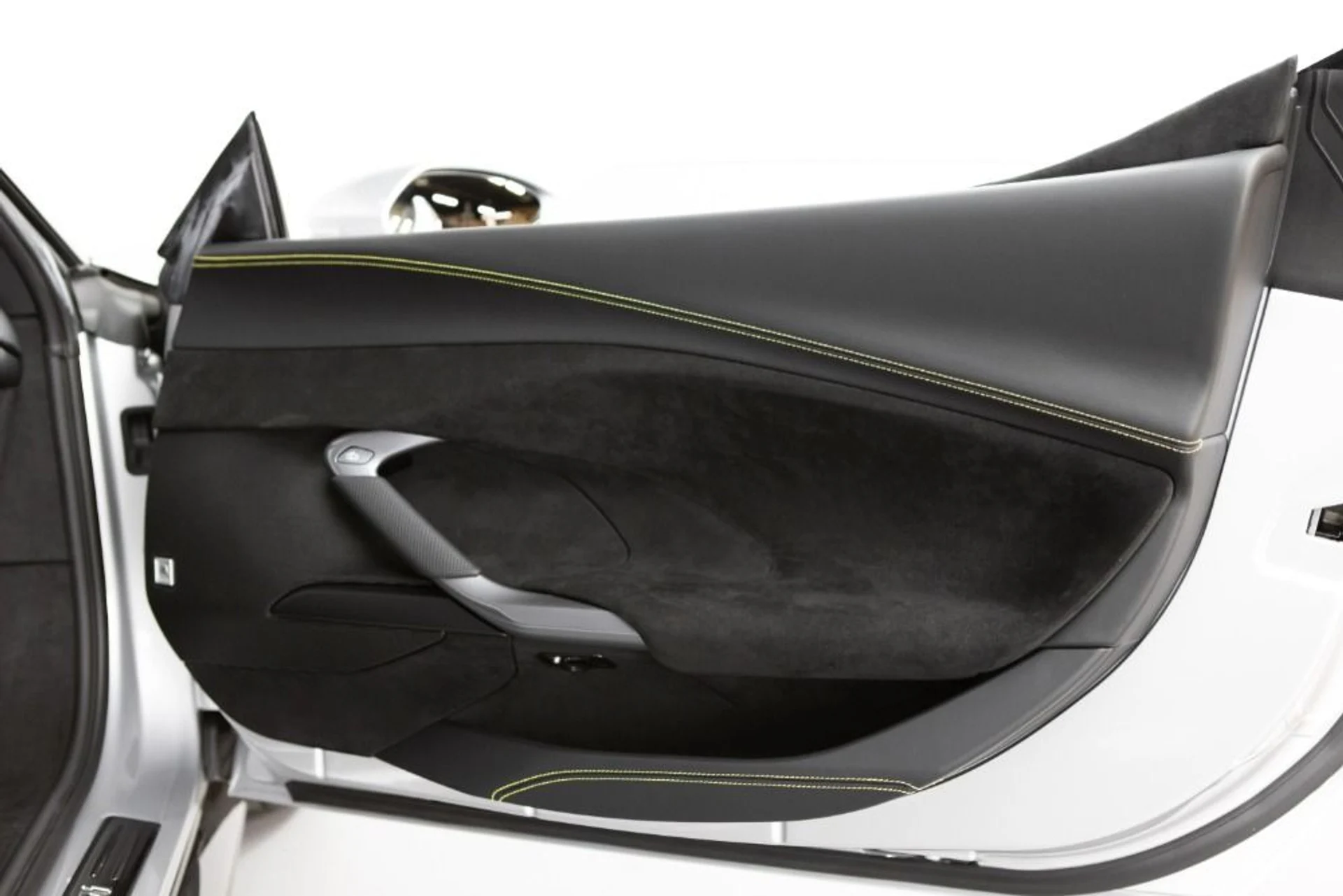 mph063_25003305_Used_2024_Ferrari_296_GTB_d5f525f6f3