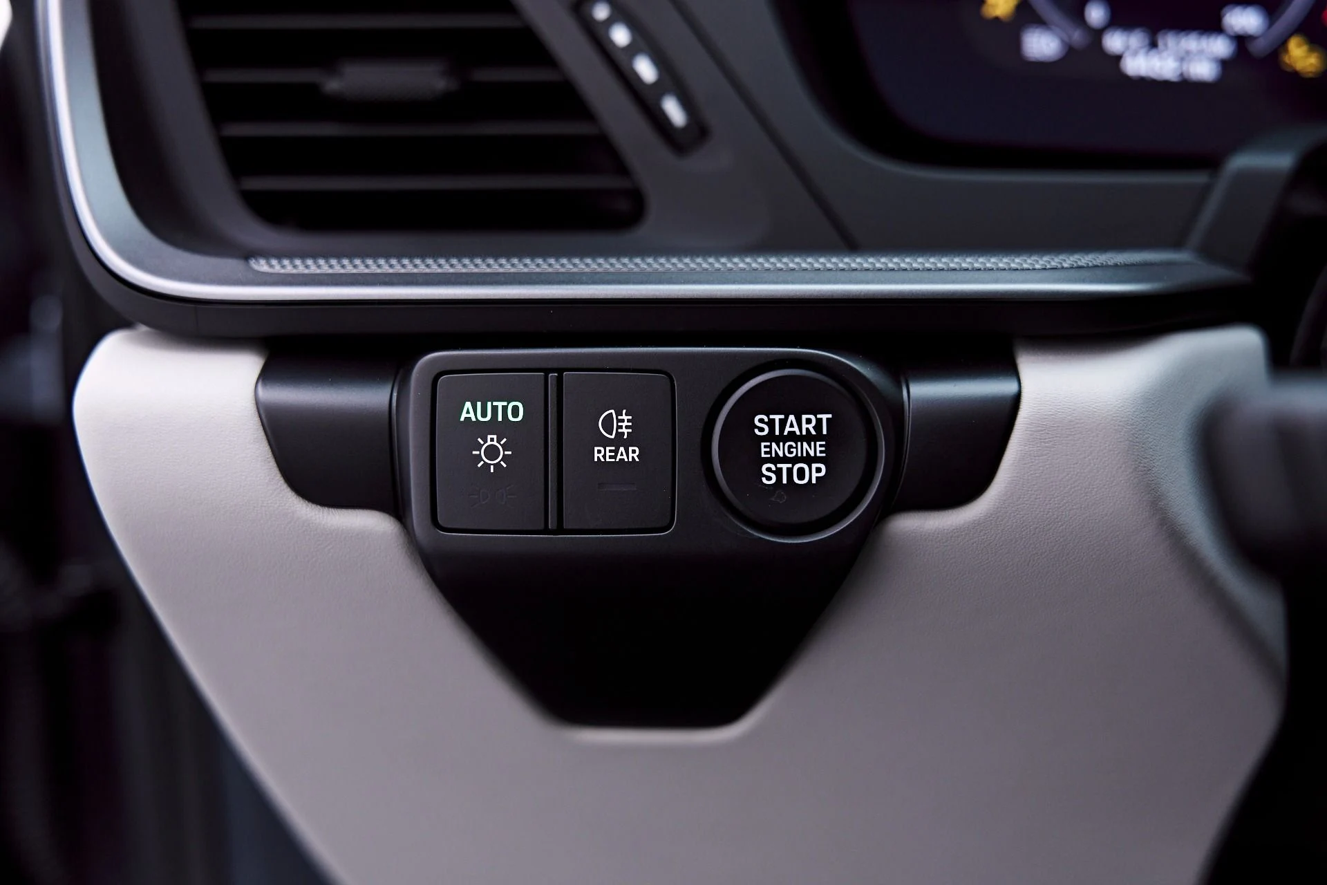 mph063_2740210333_Used_2025_Porsche_911_Carrera_1777504829_62f59f56a8