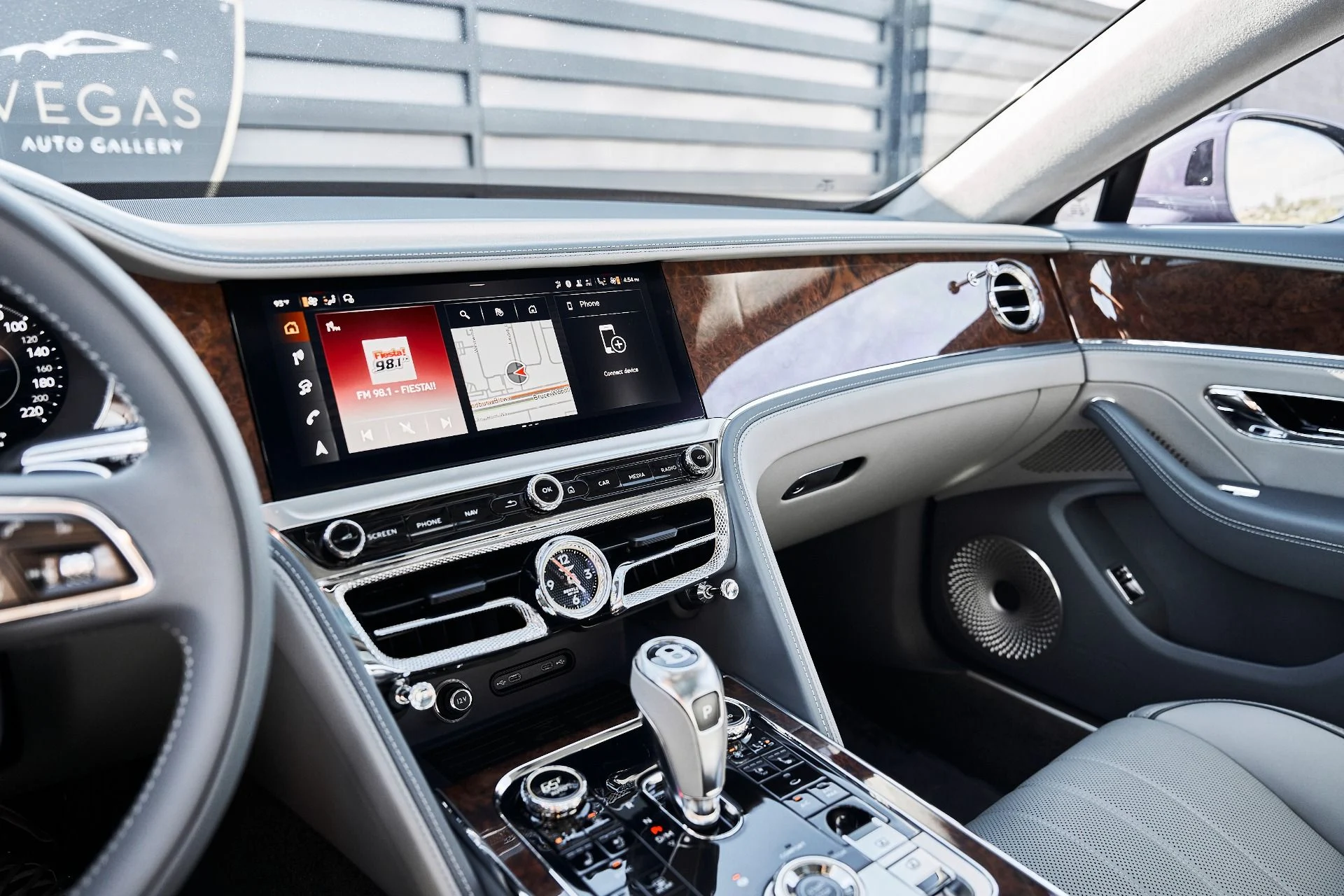 mph063_2740436139_Used_2026_Bentley_Flying_Spur_V8_1775613353_a22416cfeb