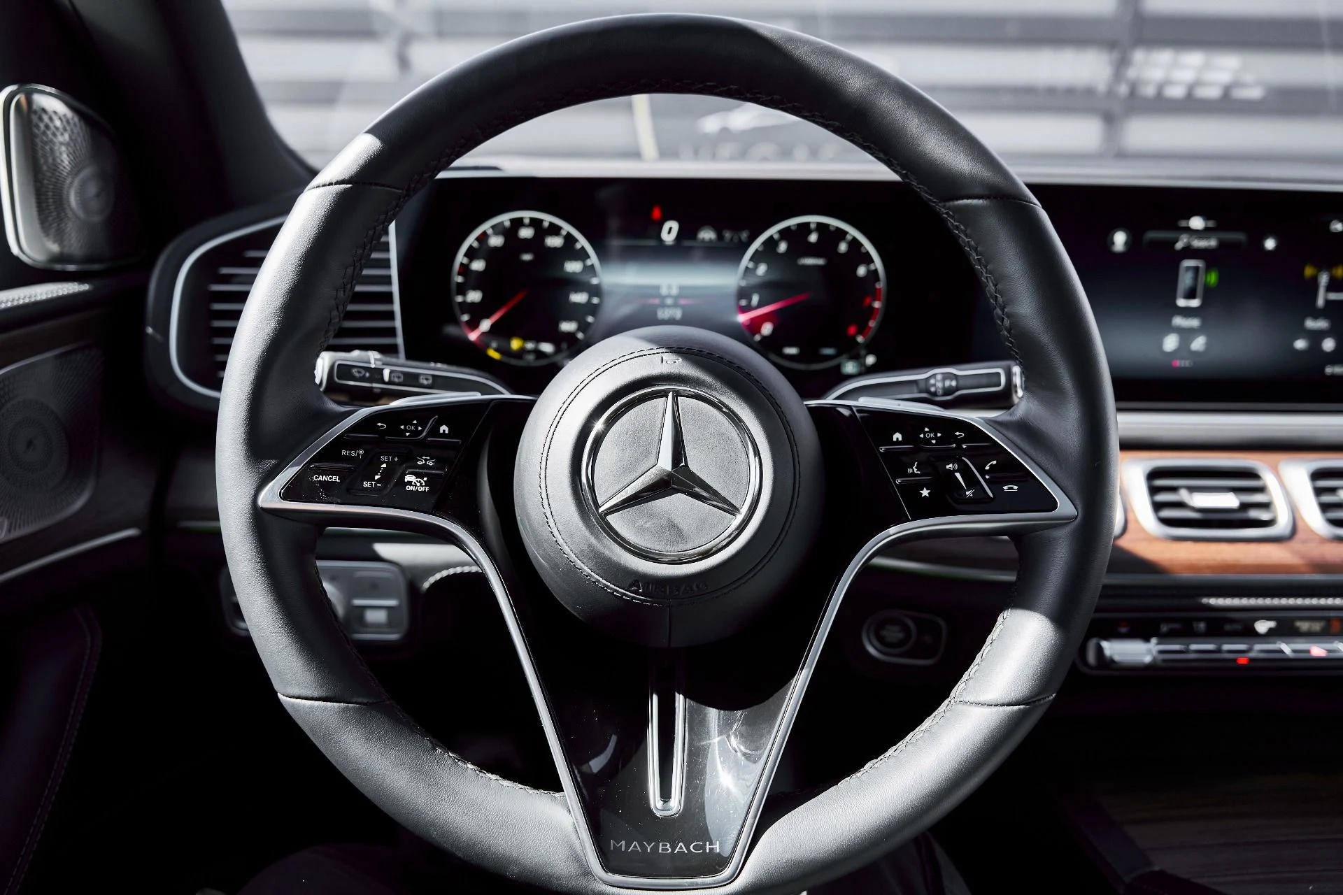 mph063_2756858379_Used_2025_Mercedes_Benz_GLS_Maybach_GLS_600_1771467929_9a5d572d04