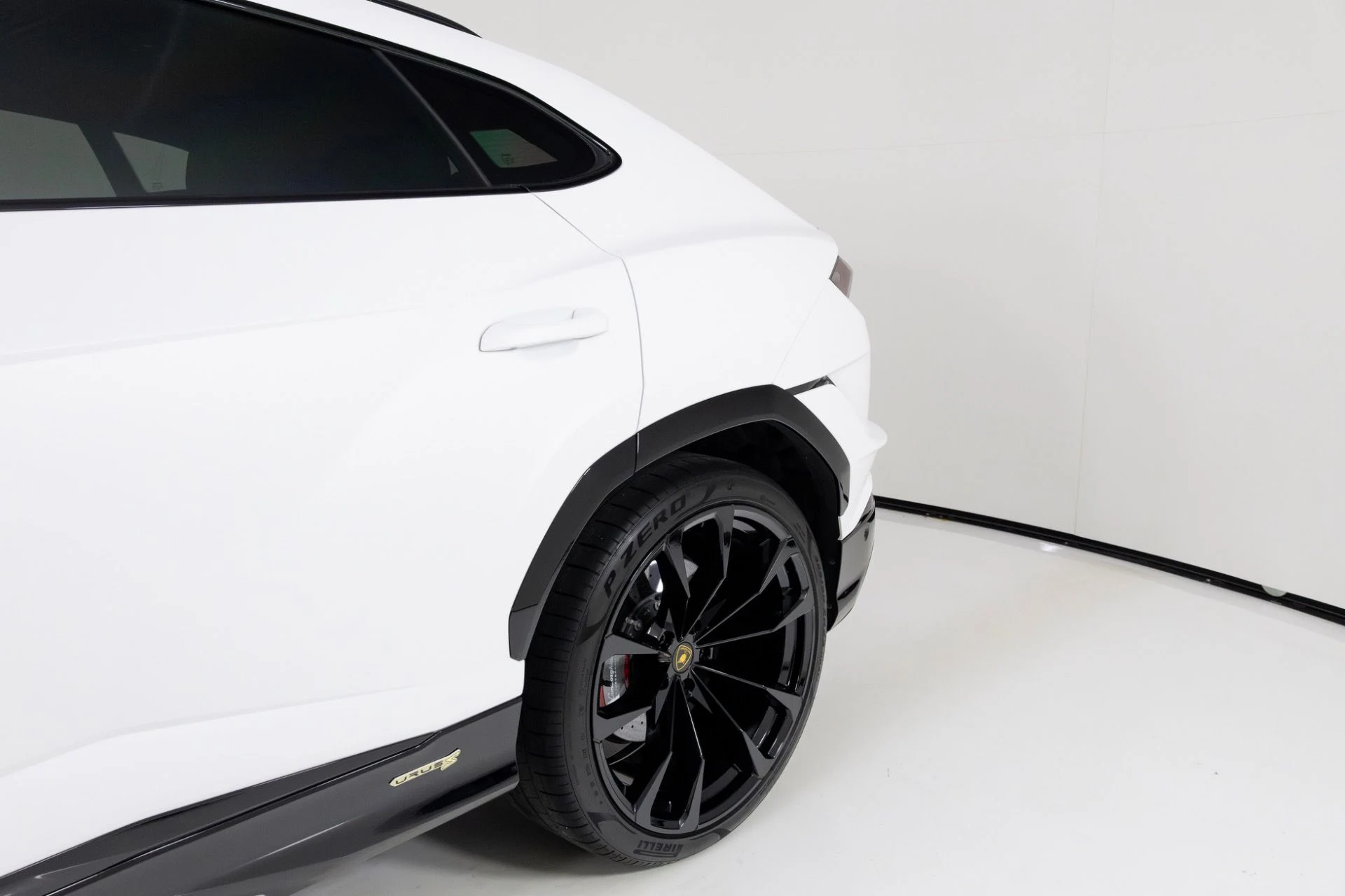mph063_2757114553_Used_2024_Lamborghini_Urus_S_1765302067_2c4e364ff0