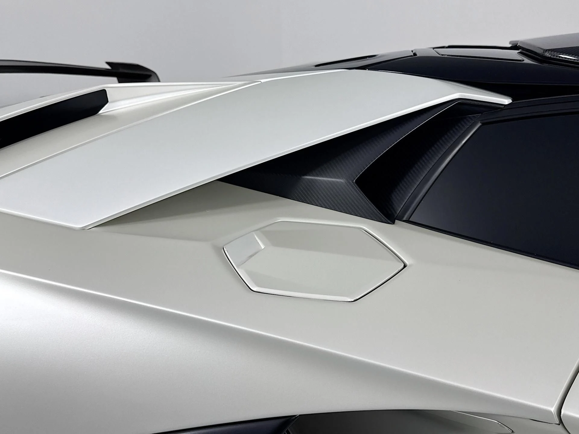 mph063_2800040123_Used_2020_Lamborghini_Aventador_LP_770_4_SVJ_Roadster_1785777176_738ddbb3f1