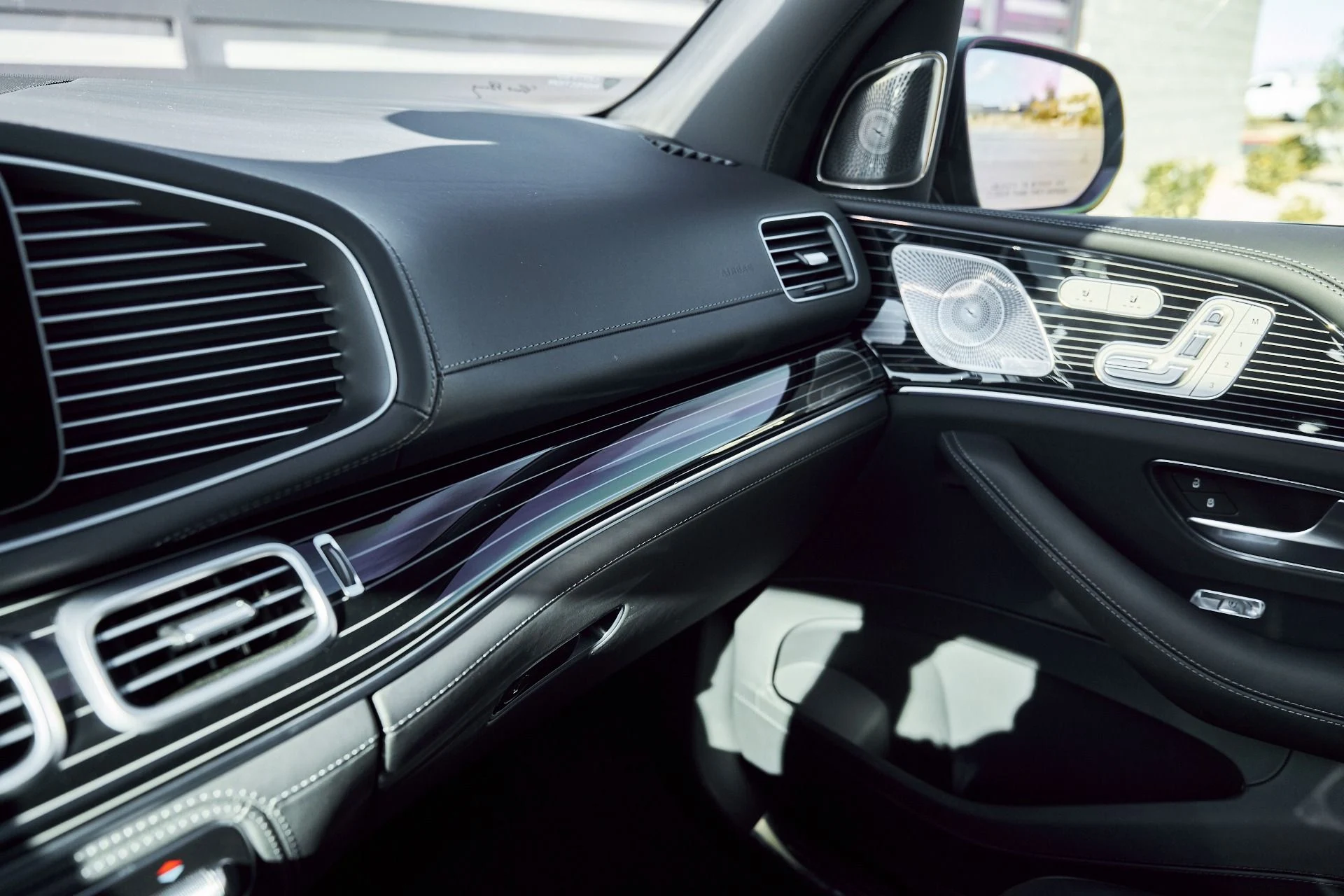 mph063_2846032449_Used_2024_Mercedes_Benz_GLS_Maybach_GLS_600_1766882895_ca3a2b5cb7