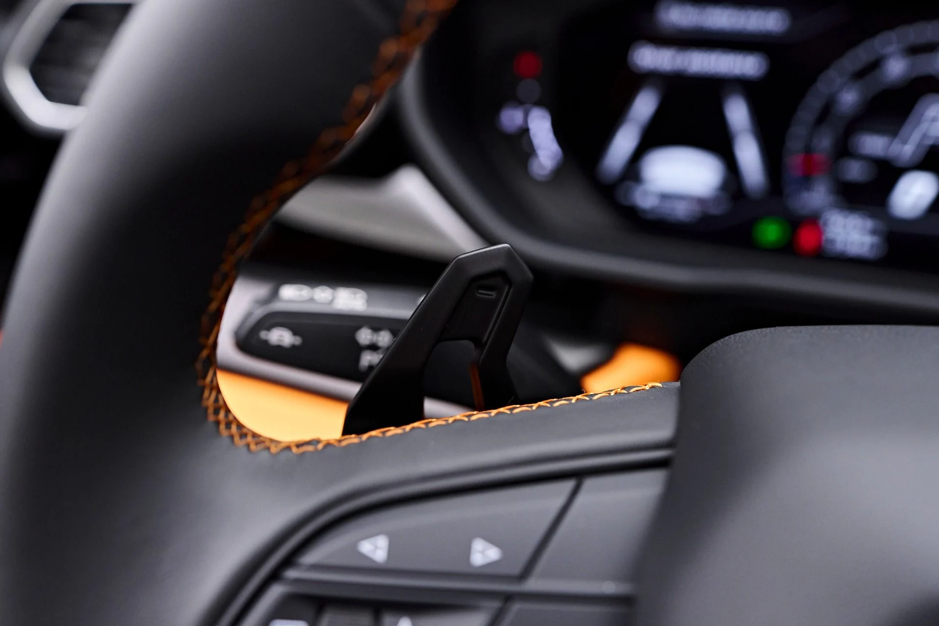 mph063_2856175376_Used_2024_Lamborghini_Urus_S_1759191709_f002bb958f
