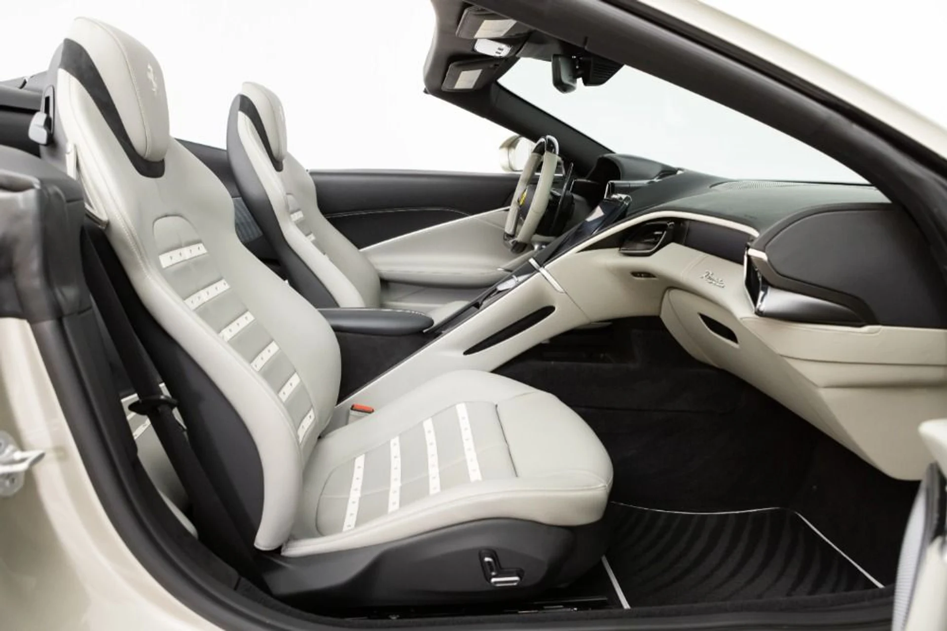 mph063_2893918553_Used_2024_Ferrari_Roma_Spider_774382950b