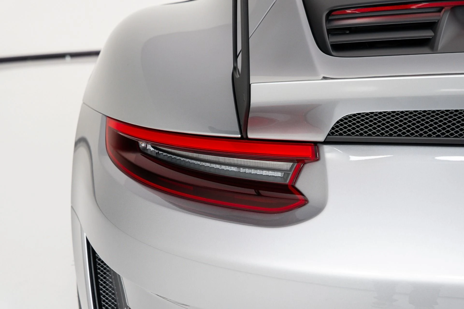 mph063_2901515113_Used_2019_Porsche_911_GT_3_RS_1786044017_cbbccbf562