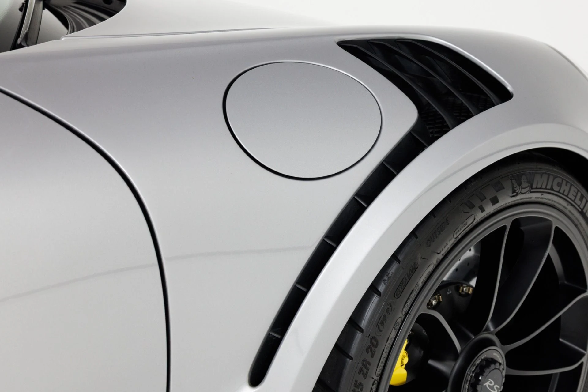 mph063_2919338992_Used_2016_Porsche_911_GT_3_RS_1782496728_fc79f9f716