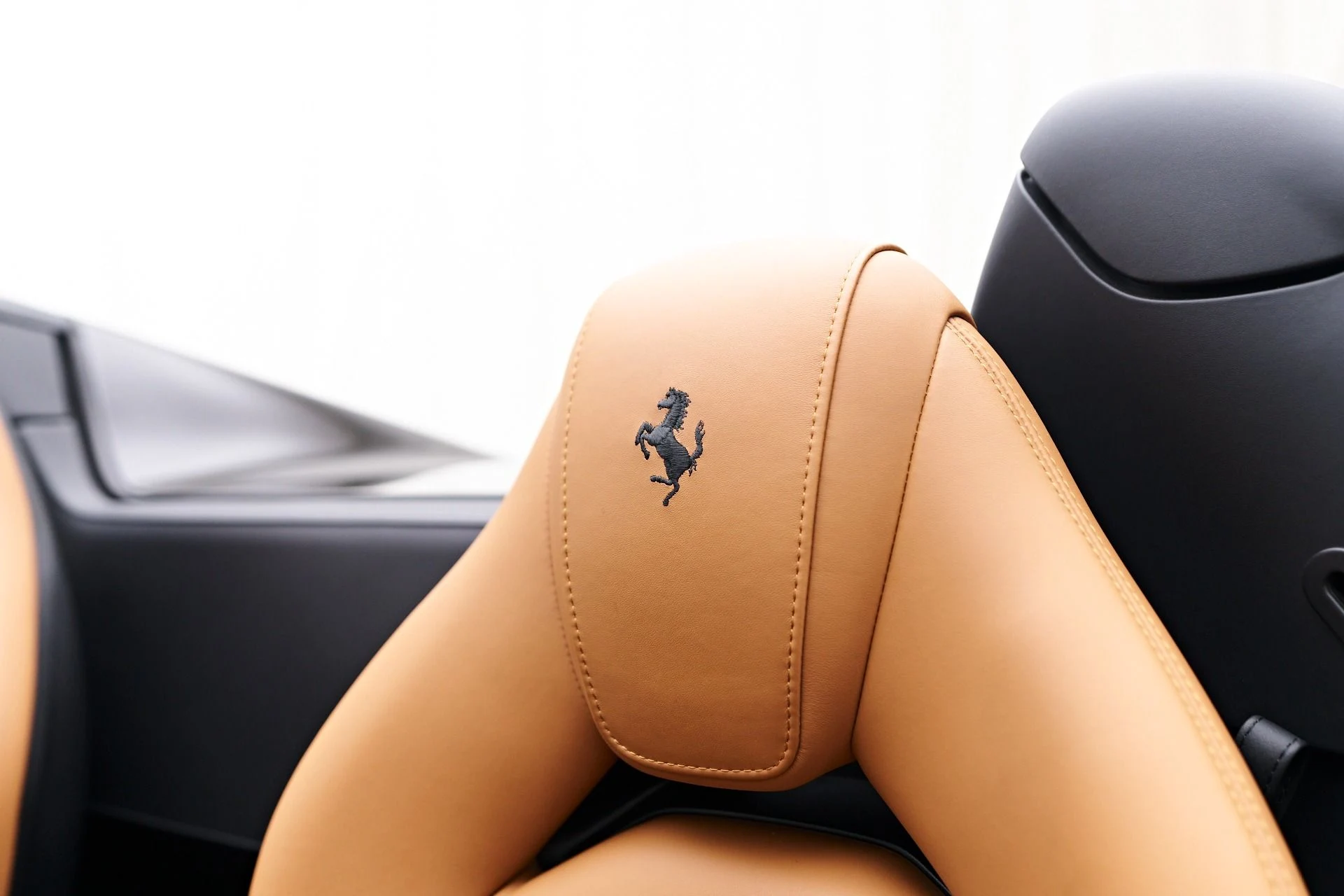 mph063_2954707173_Used_2022_Ferrari_F8_Spider_Base_1757638660_5956c2b707