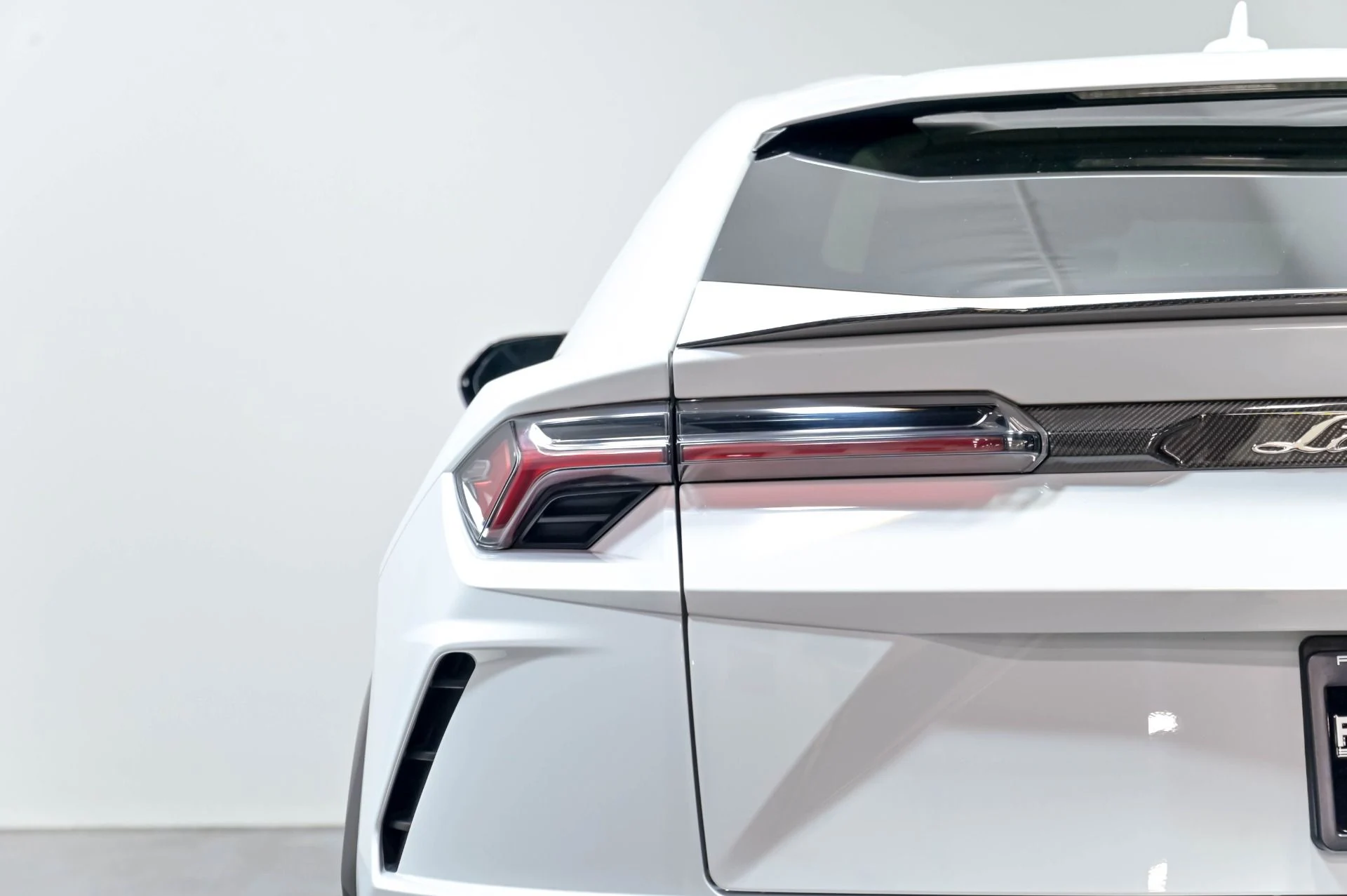 mph063_3057374953_Used_2020_Lamborghini_Urus_1778528583_5b2e79c9a1