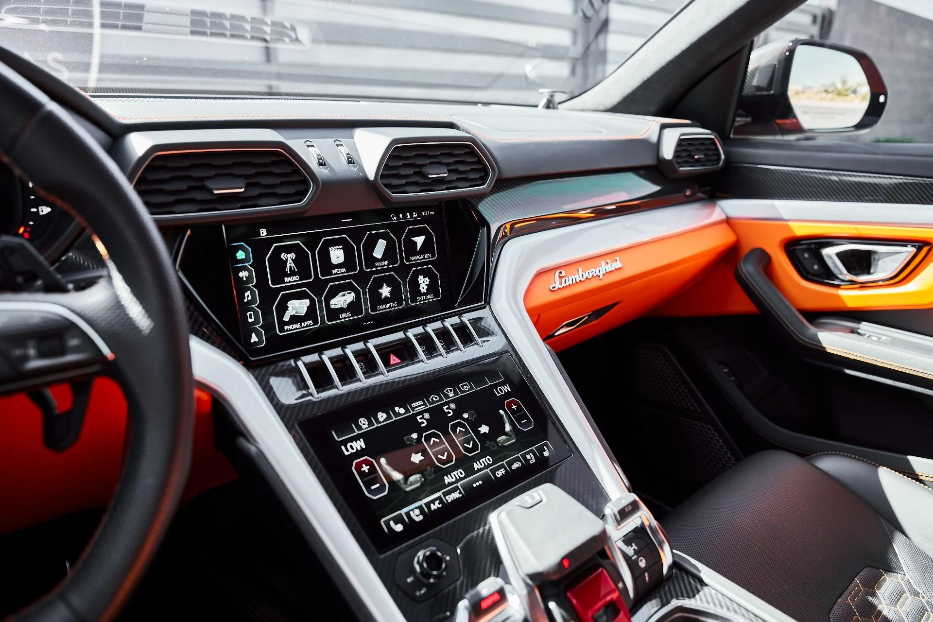 mph063_3110747972_Used_2022_Lamborghini_Urus_1778204490_75971b463c