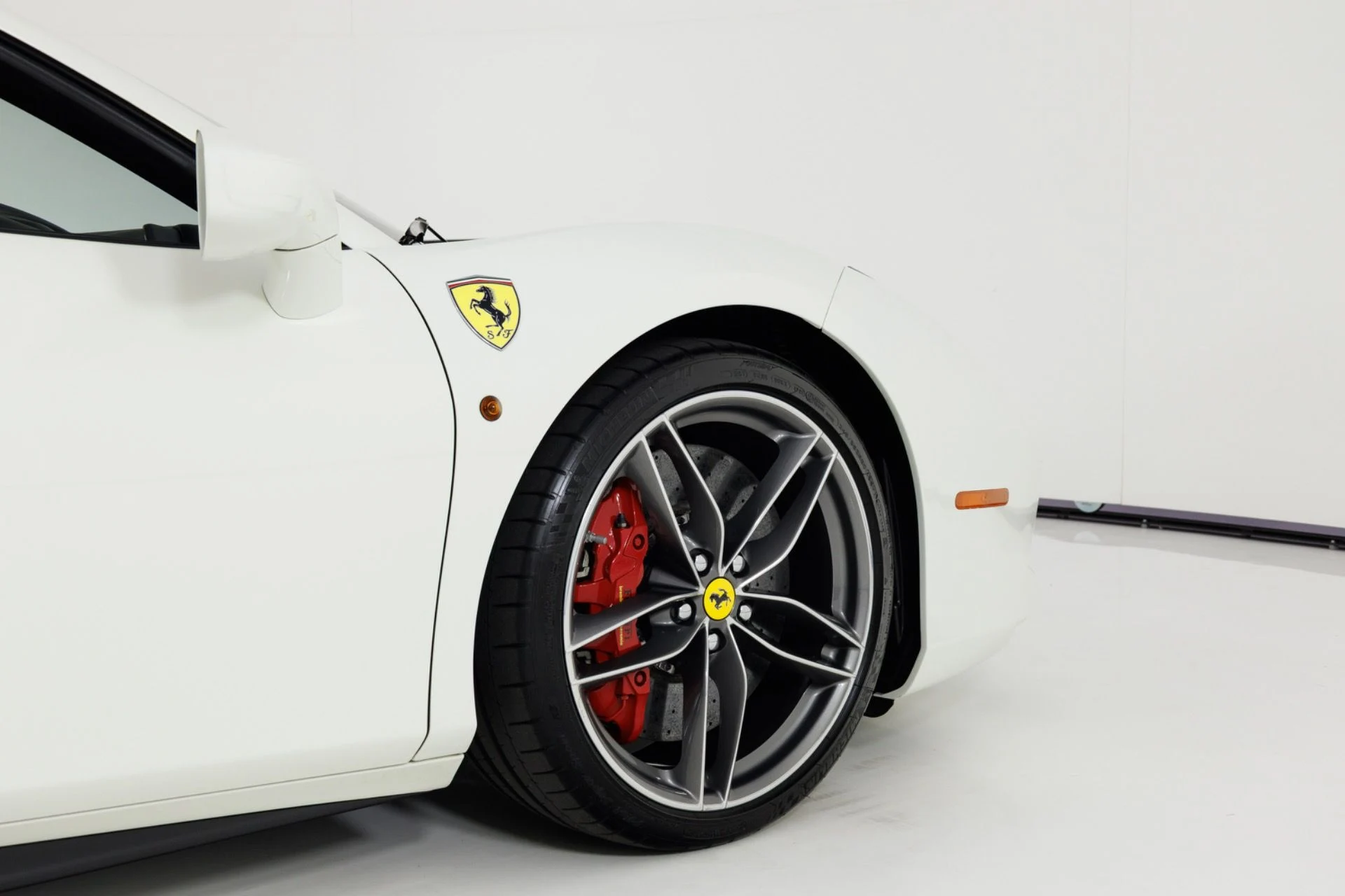 mph063_3114944971_Used_2017_Ferrari_488_Spider_1788388465_ced158ef56