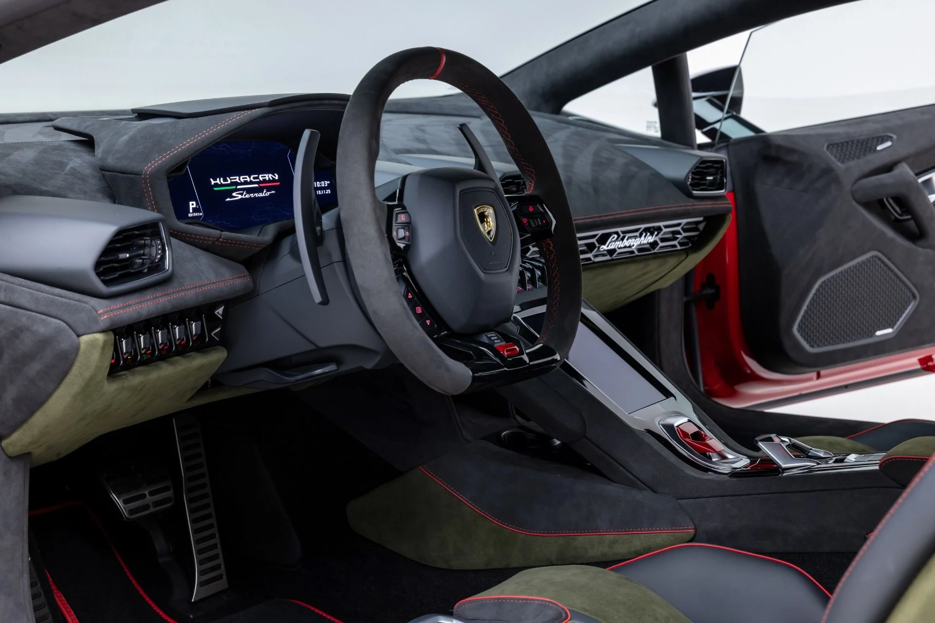 mph063_3118990107_Used_2024_Lamborghini_Huracan_Sterrato_1765391926_f1a8b63a18