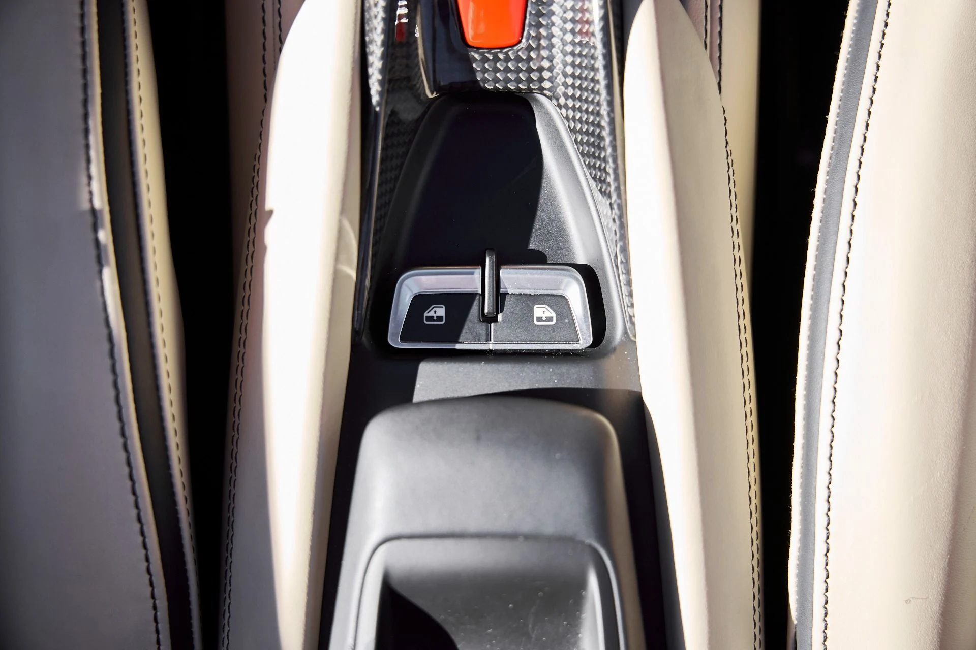 mph063_3189642556_Used_2022_Ferrari_F8_Spider_Base_1768868484_11fb3b0201