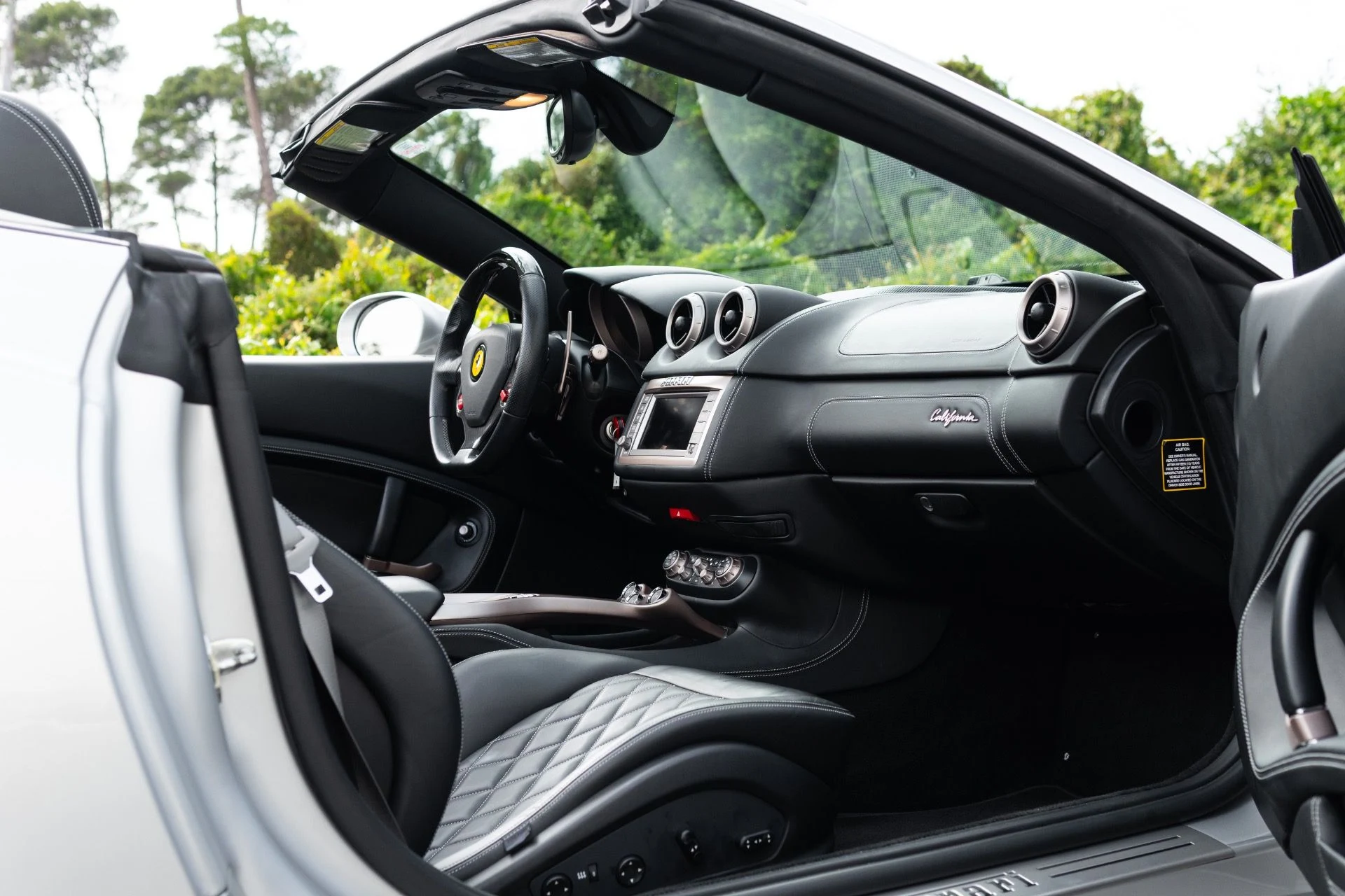 mph063_3220431762_Used_2014_Ferrari_California_1774924910_97463e0891