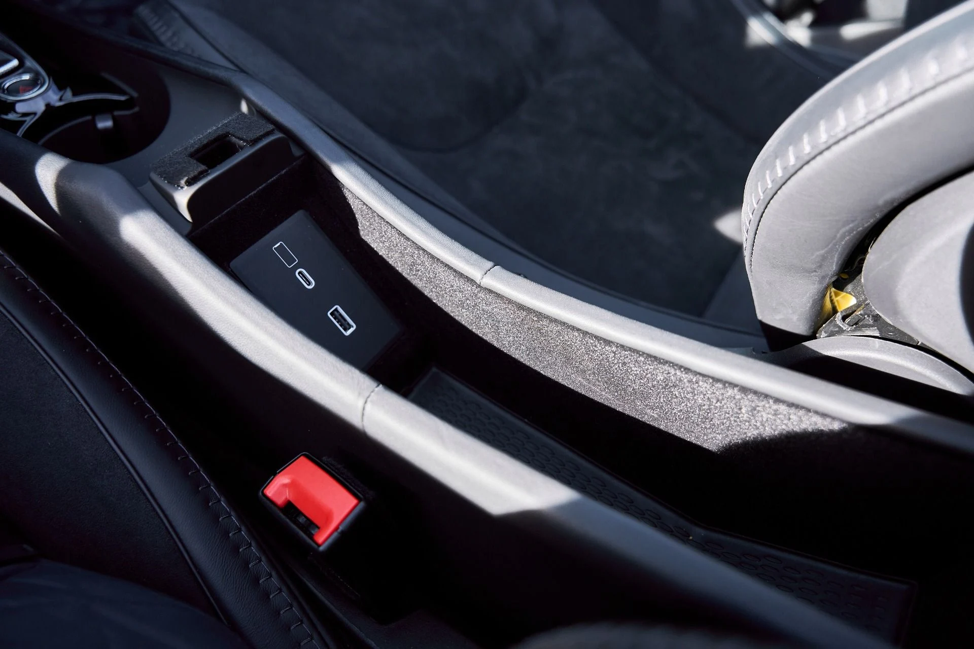 mph063_3221723088_Used_2025_Mc_Laren_Artura_1769567697_20d0074eeb