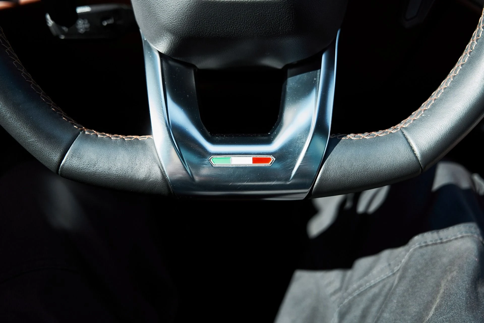 mph063_3259624531_Used_2023_Lamborghini_Urus_S_1771891327_e58d6d93e9