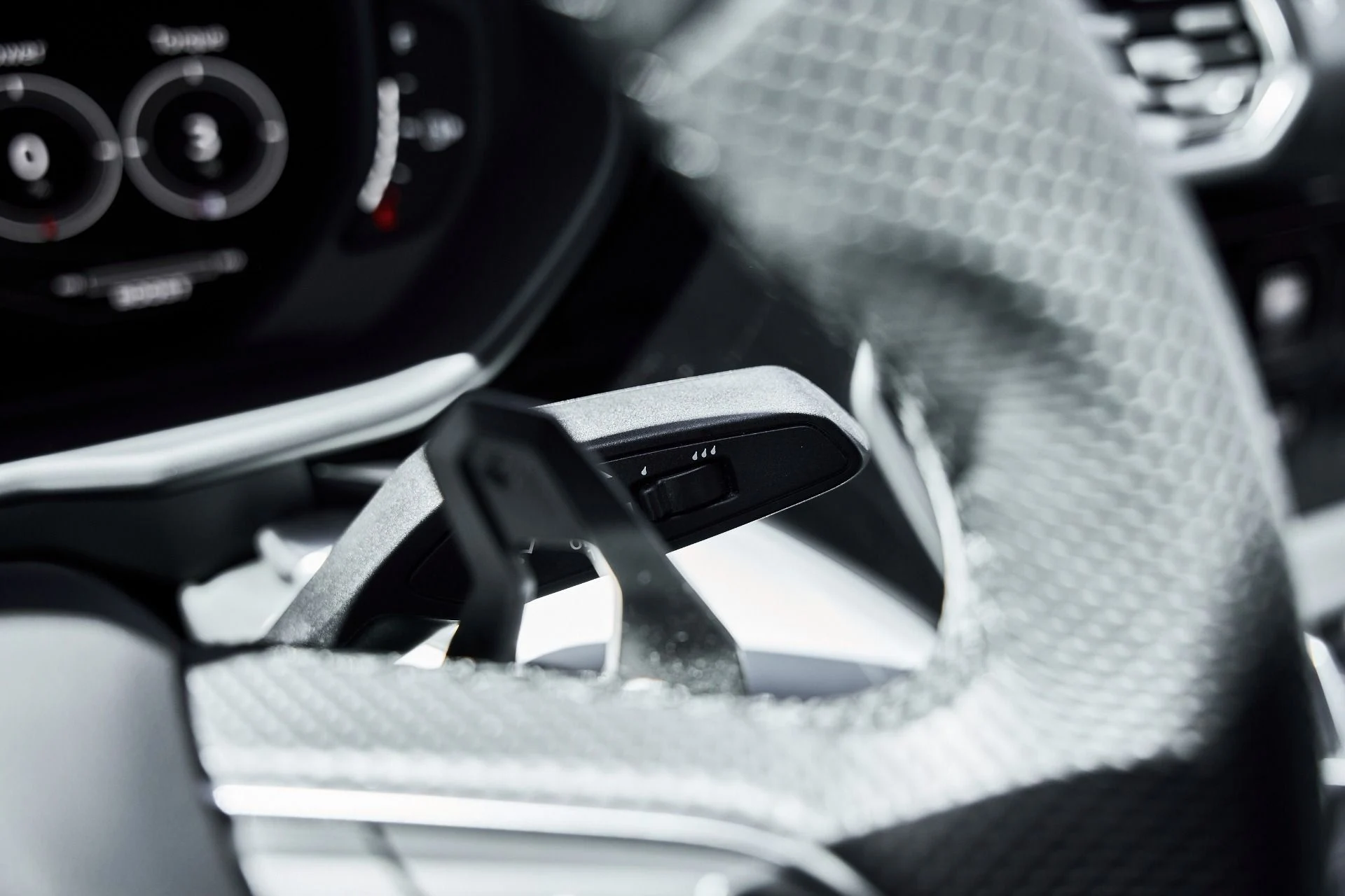 mph063_3293794896_Used_2019_Lamborghini_Urus_Base_1776301911_df4ba22126