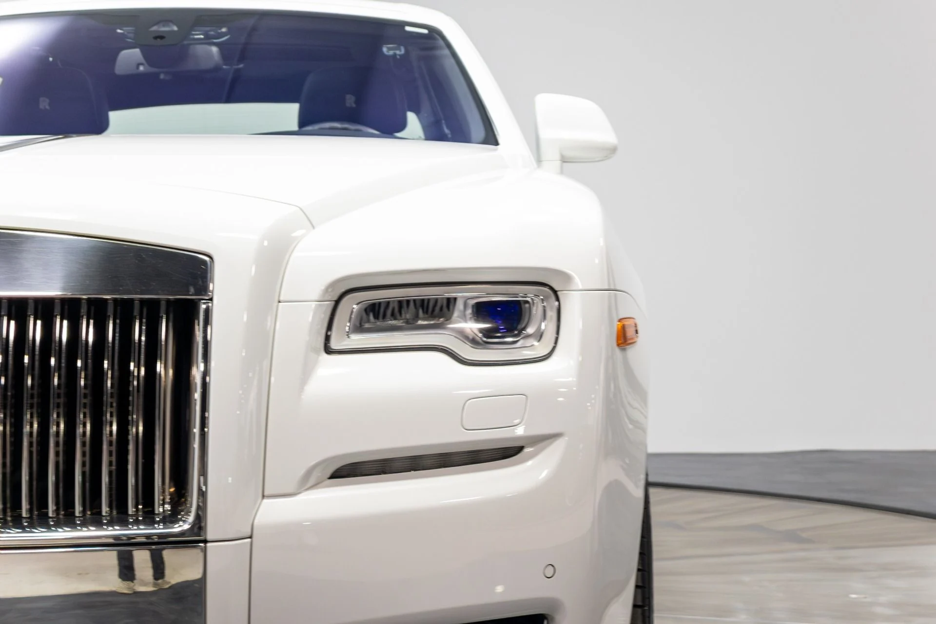 mph063_3360339163_Used_2016_Rolls_Royce_Ghost_1775019332_6aeda03882