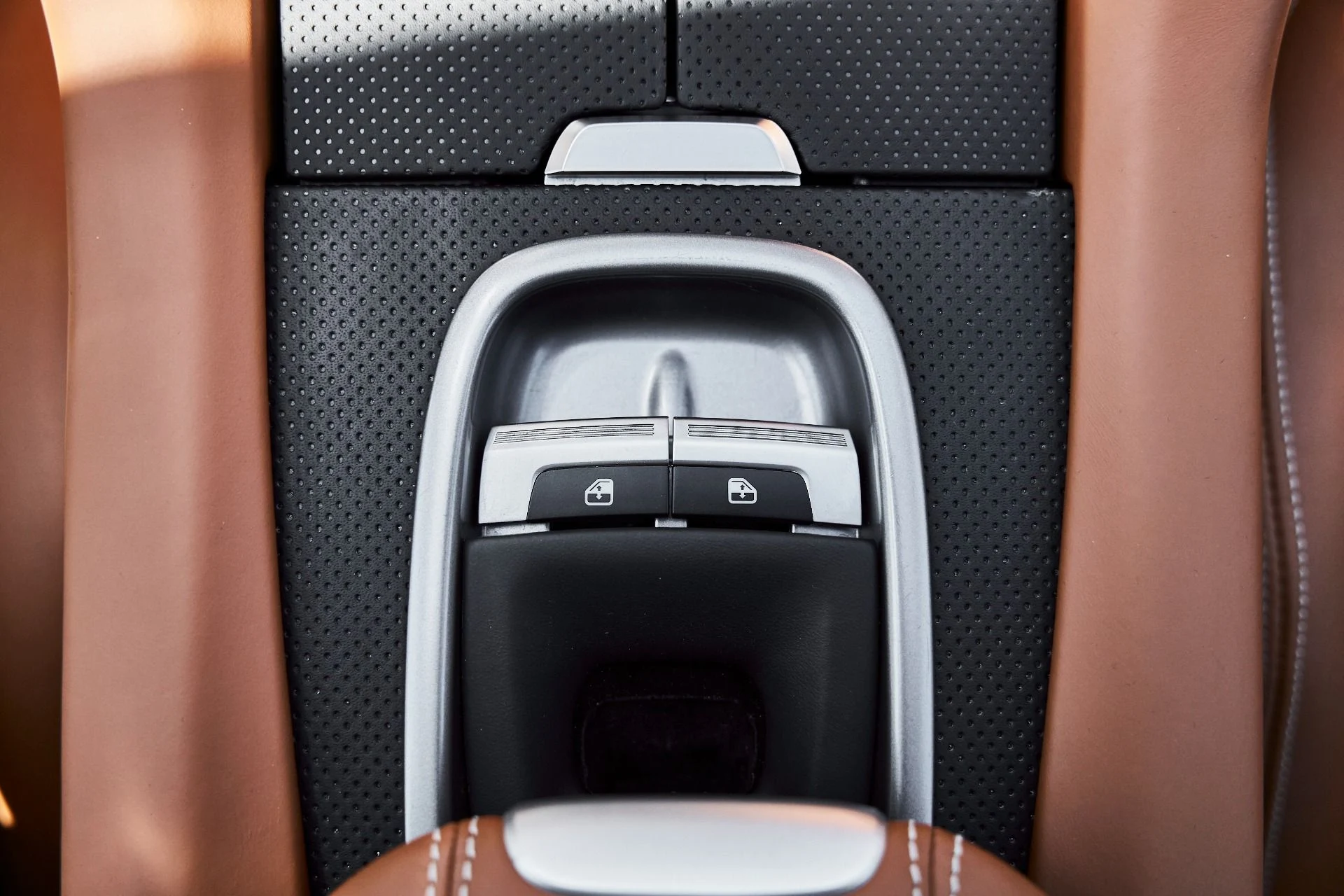 mph063_3391839506_Used_2018_Ferrari_GTC_4_Lusso_V12_1775612107_fd208f5729