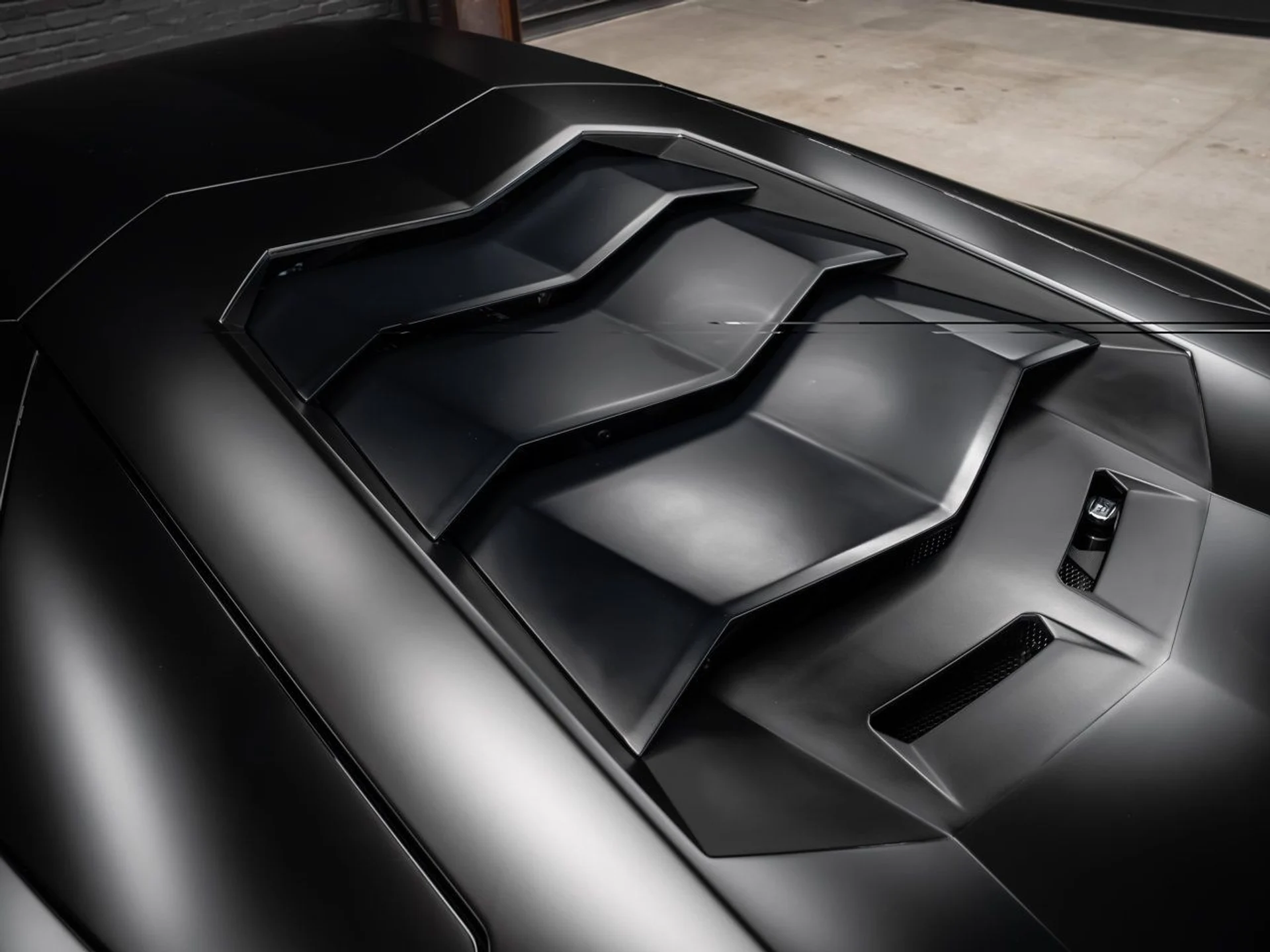 mph063_3407841517_lamborghini_aventador_2017_850aedbfe7