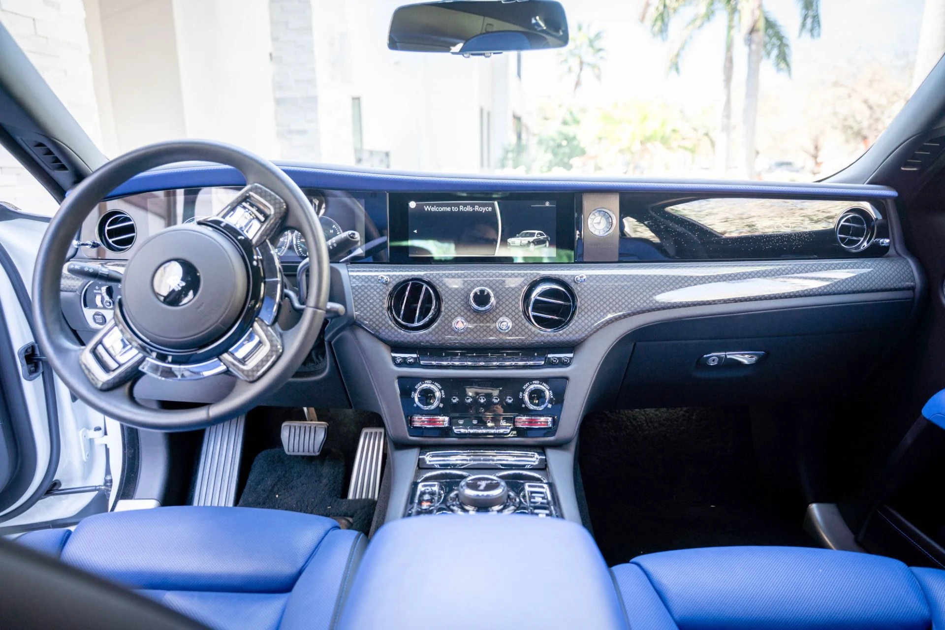 mph063_3411061882_Used_2022_Rolls_Royce_Black_Badge_Ghost_1772144634_d782bc5e2b