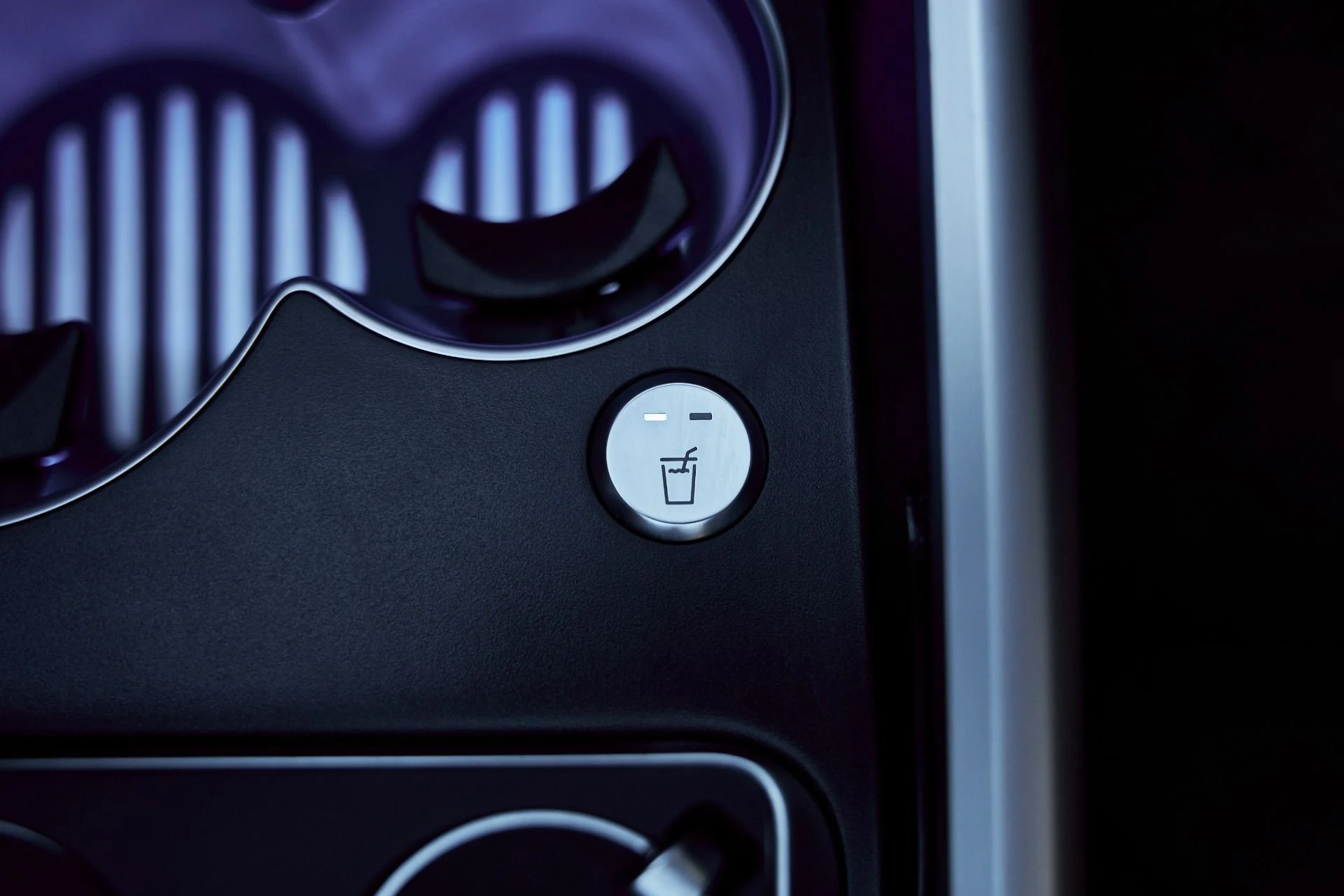 mph063_3479517680_Used_2025_Mercedes_Benz_EQS_Maybach_EQS_680_1770508834_2413810794