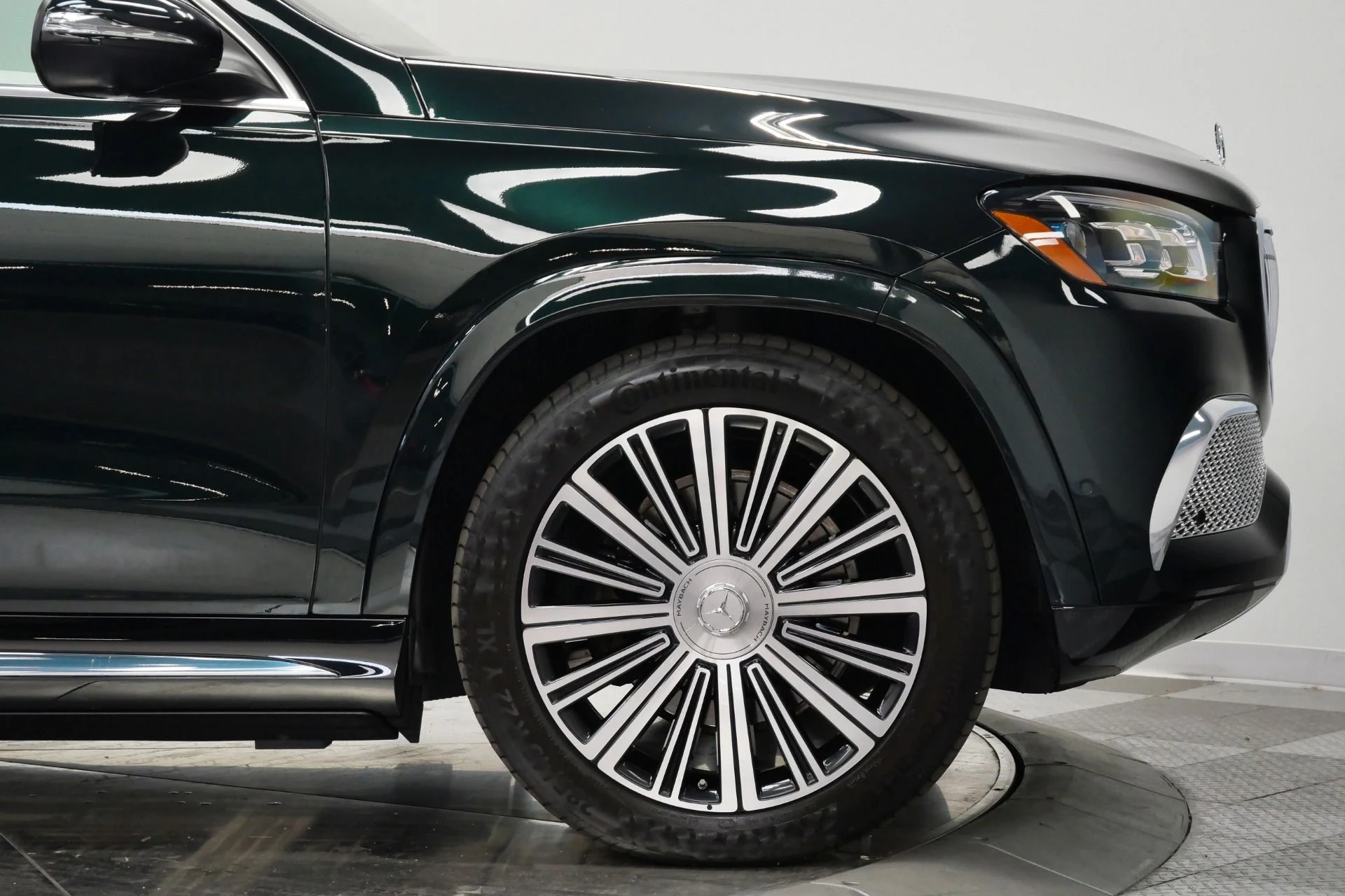 mph063_3523100240_Used_2022_Mercedes_Benz_Maybach_GLS_600_4_MATIC_Beautiful_Colors_Four_Seat_Configuration_Walnut_Trim_1776795080_e622e03812