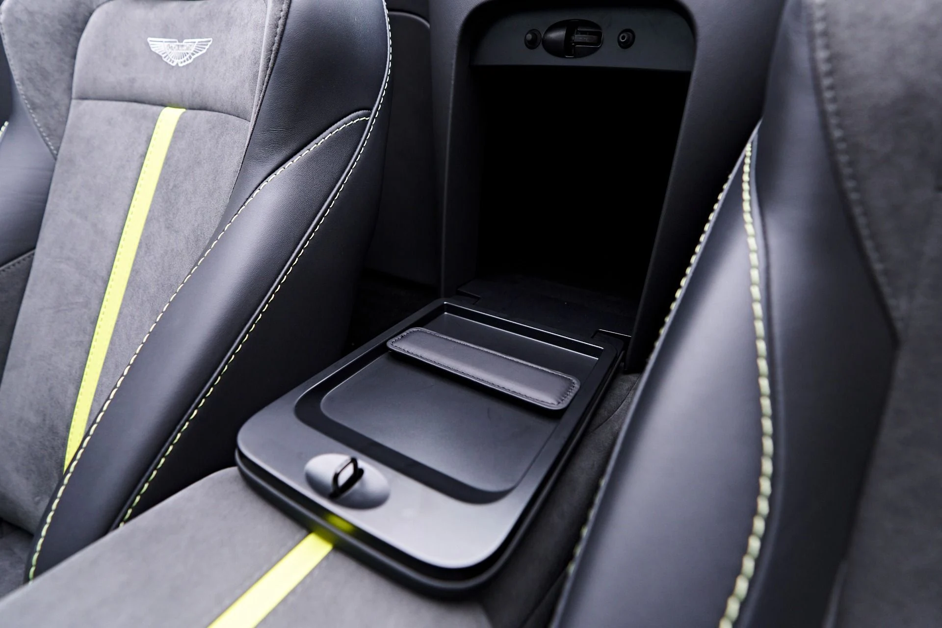 mph063_354150995_Used_2023_Aston_Martin_Vantage_F1_Edition_1754013179_3d65114876