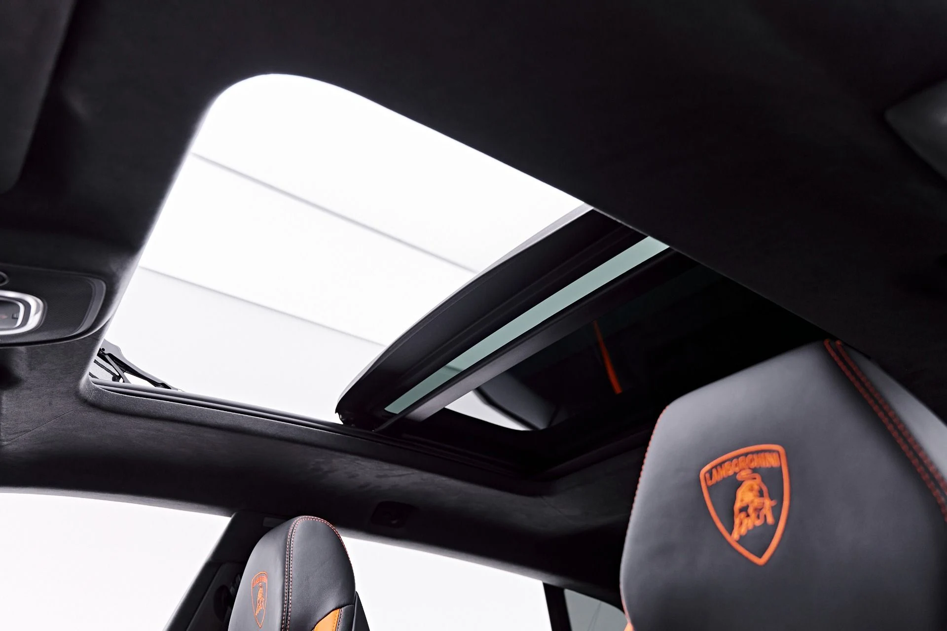mph063_3548012763_Used_2025_Lamborghini_Urus_SE_1788282763_0e4d3178a3