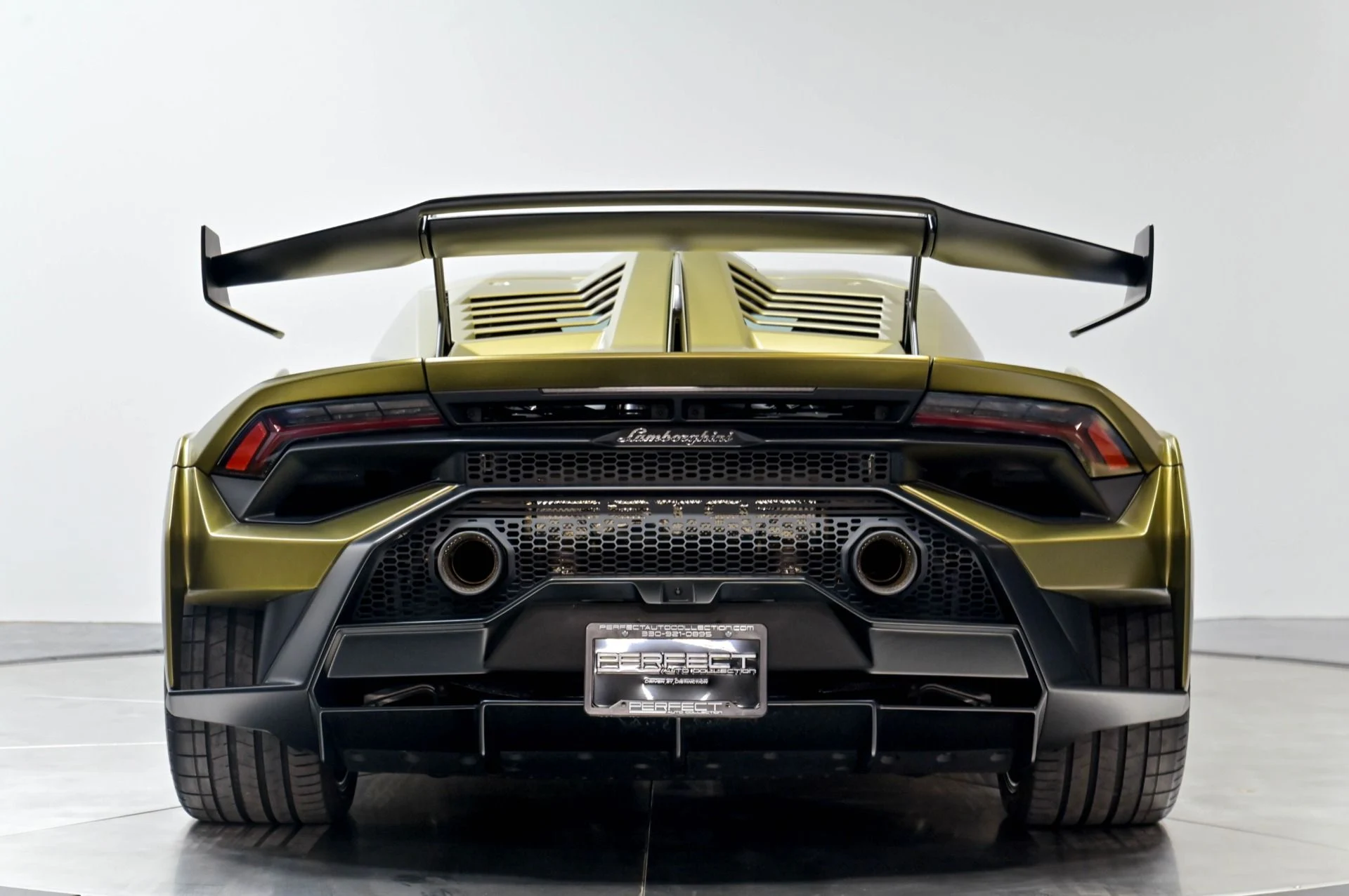 mph063_3610659719_Used_2023_Lamborghini_Huracan_STO_1782768591_fcc0e2a1ab