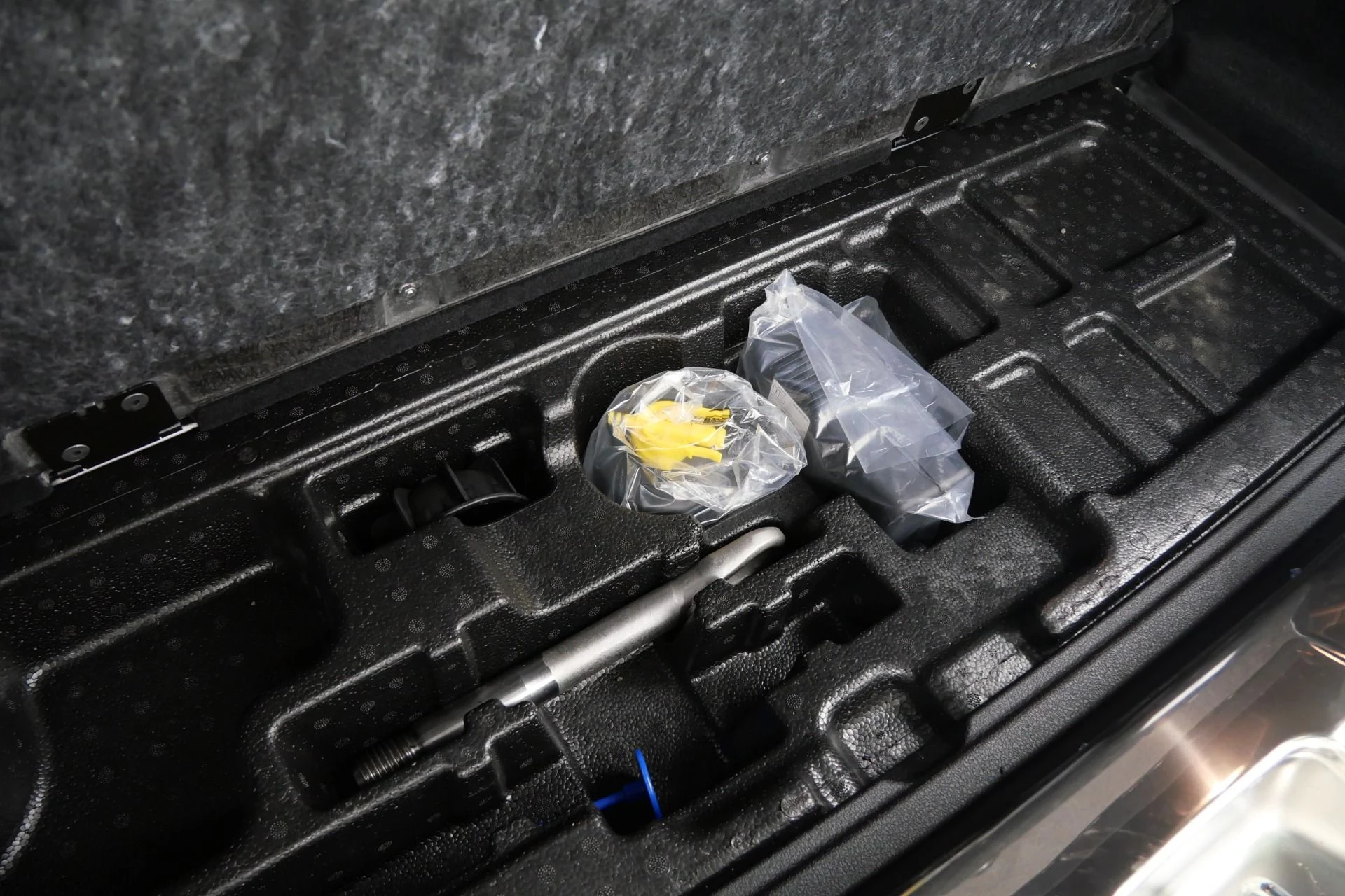 mph063_3735534984_Used_2025_Mercedes_Benz_Maybach_GLS_600_4_MATIC_Monoblock_Wheels_4_Seat_Configuration_Rear_Entertainment_1776793710_9bc1ecd2e4