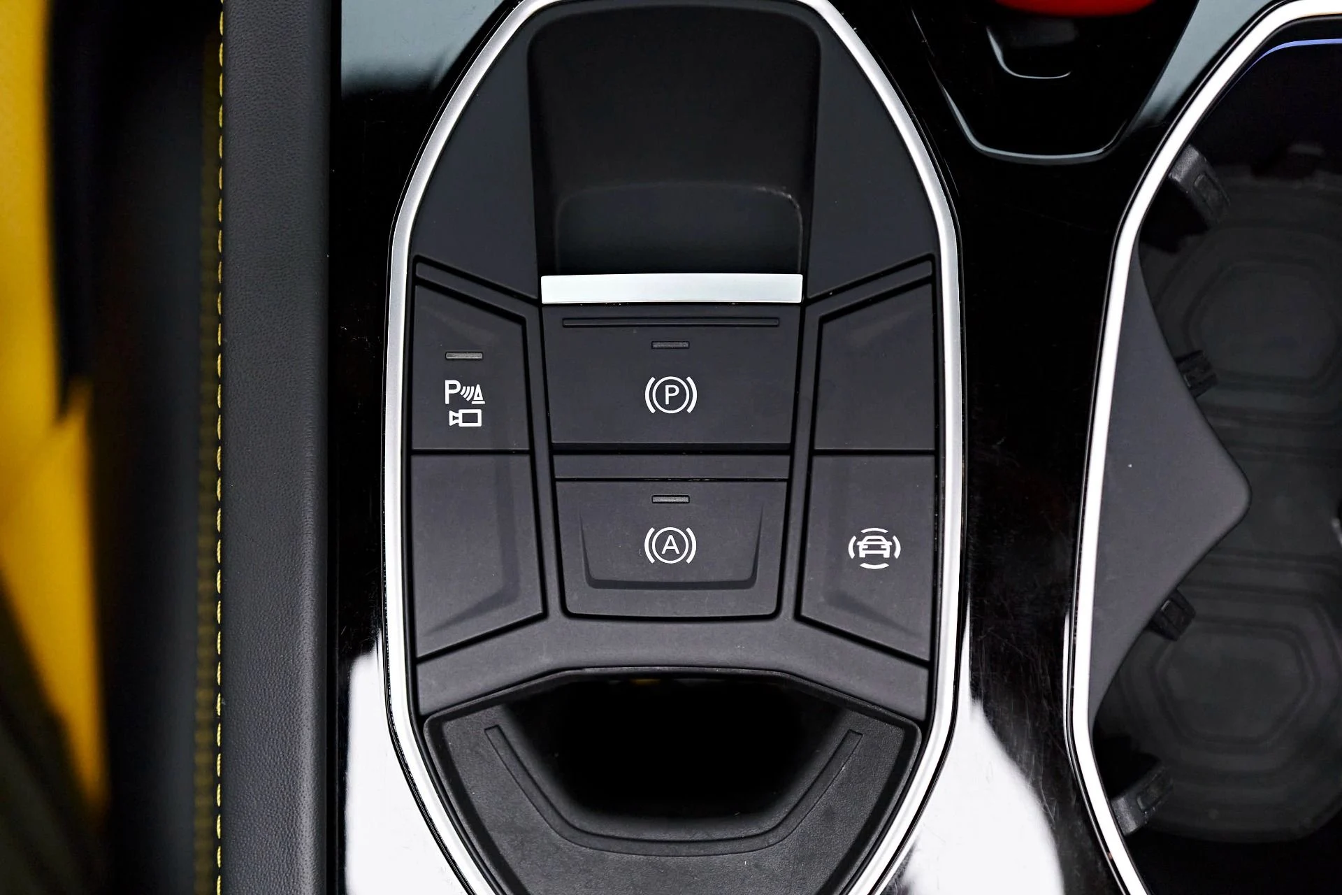 mph063_3766889620_Used_2022_Lamborghini_Urus_1714440387_4ee5653d7f