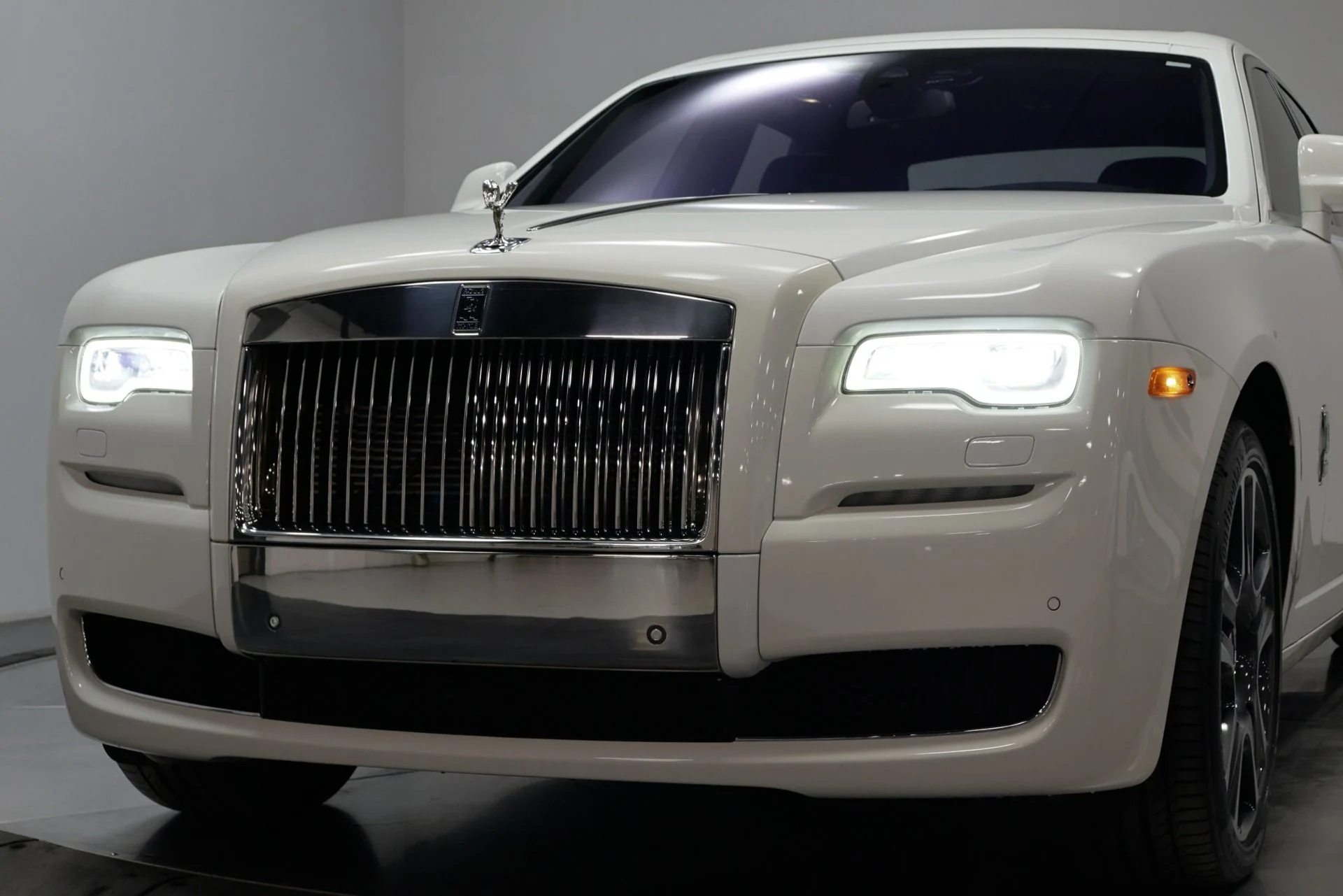 mph063_3770762629_Used_2016_Rolls_Royce_Ghost_Base_1761576592_a3145fb850