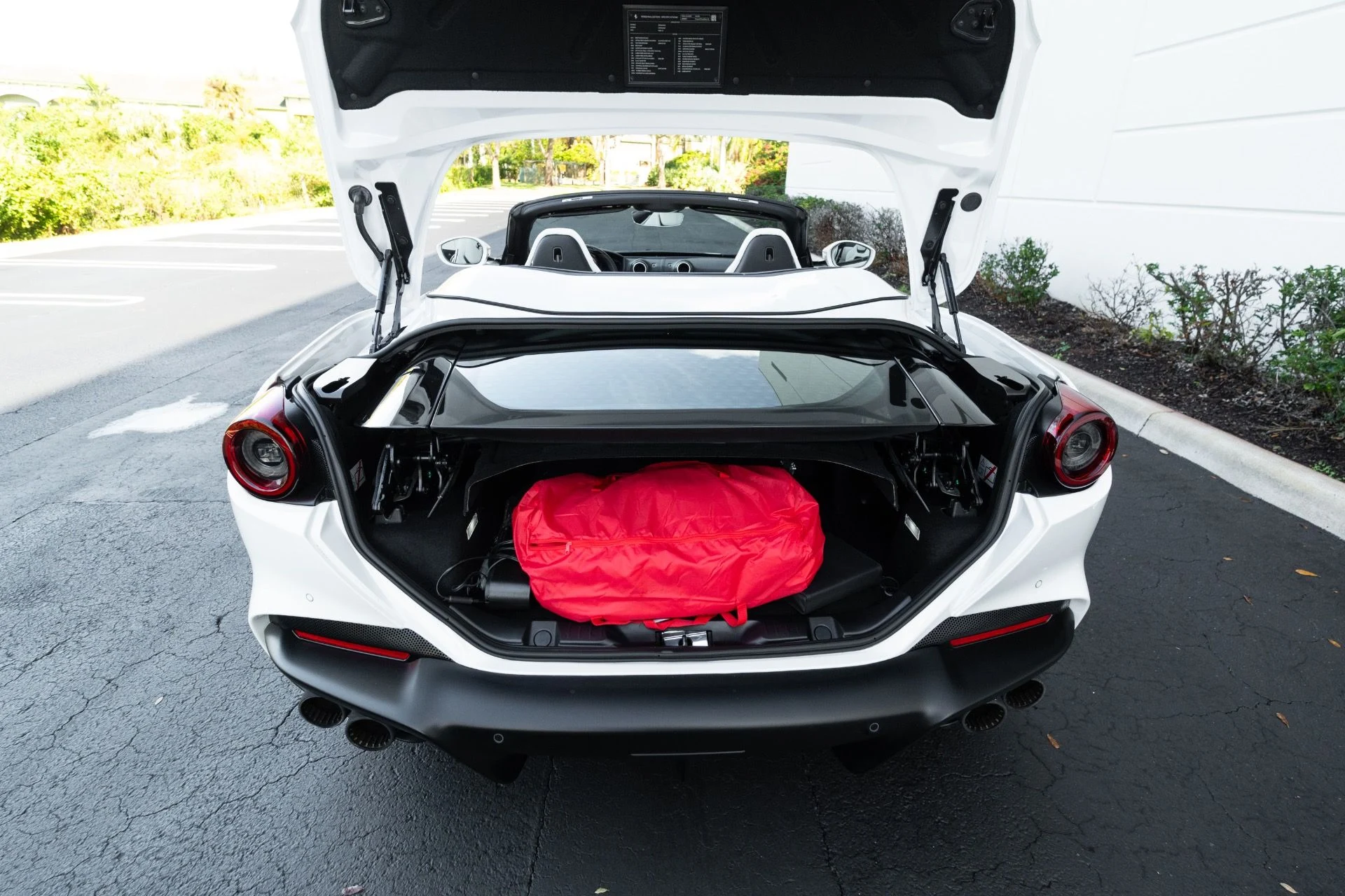 mph063_3789196434_Used_2023_Ferrari_Portofino_M_1766185478_20e48e5bb5