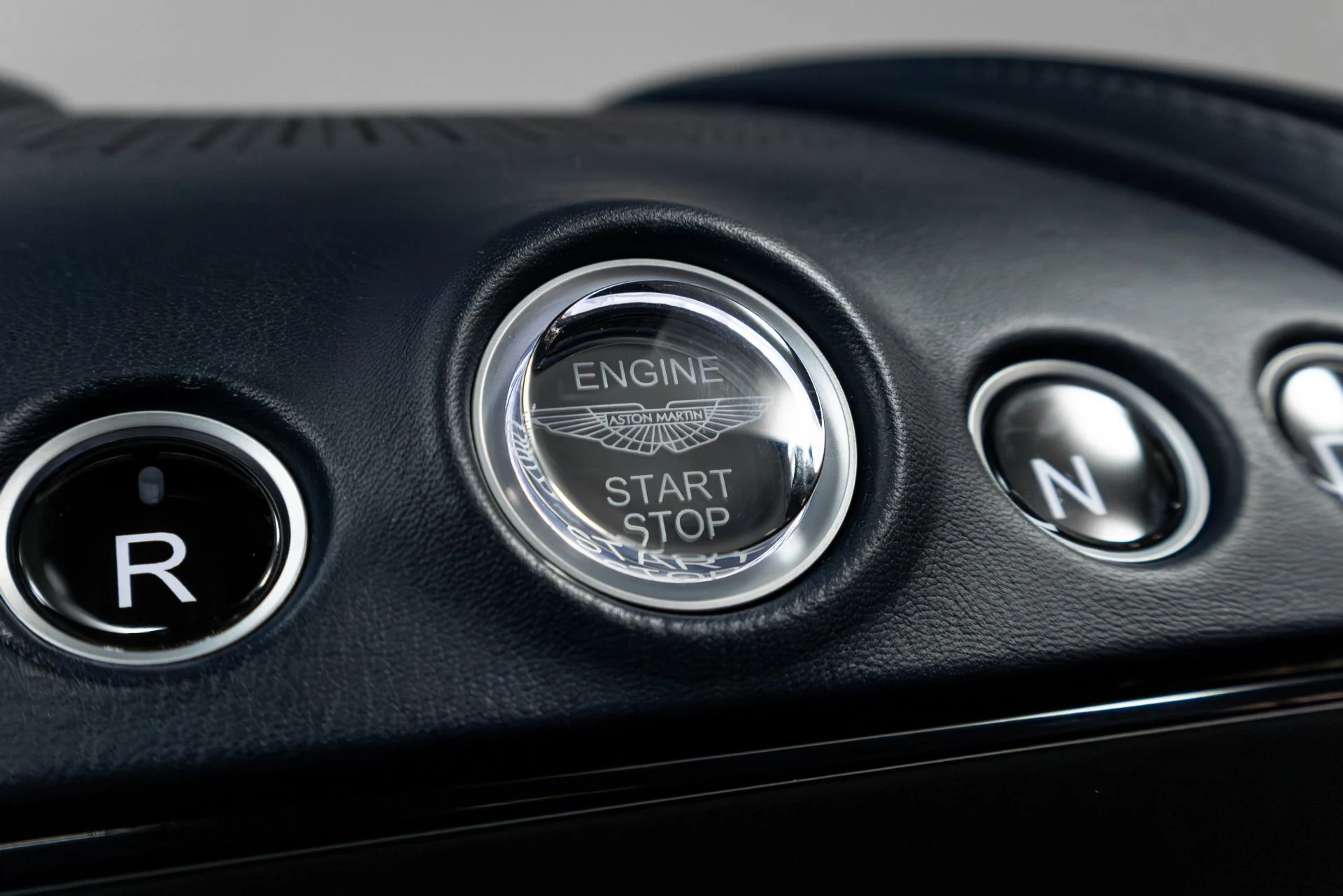 mph063_3835783262_Used_2021_Aston_Martin_DBX_1770088523_2d32c851c2