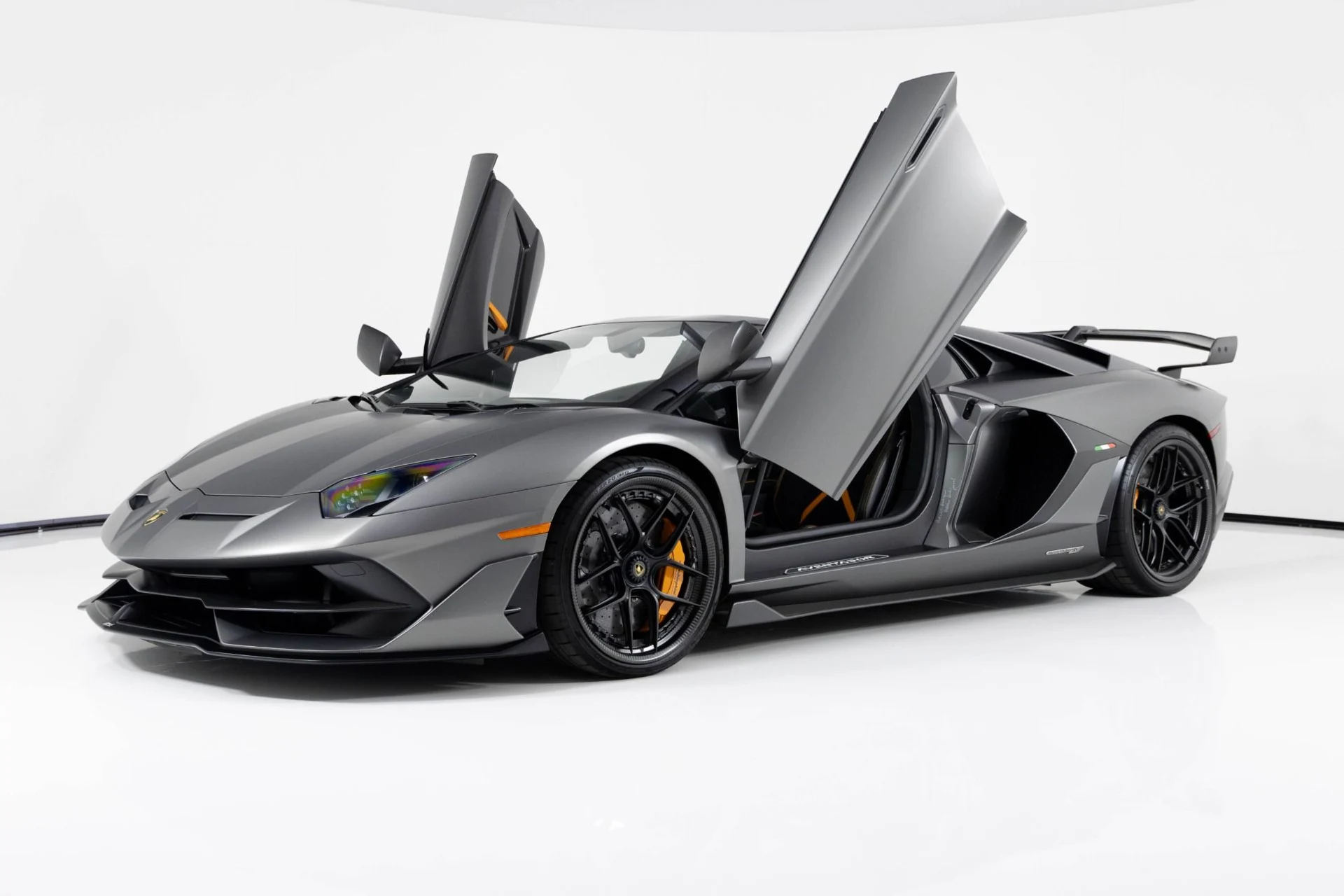 mph063_3875463775_Used_2020_Lamborghini_Aventador_SVJ_1759430160_6455114cef