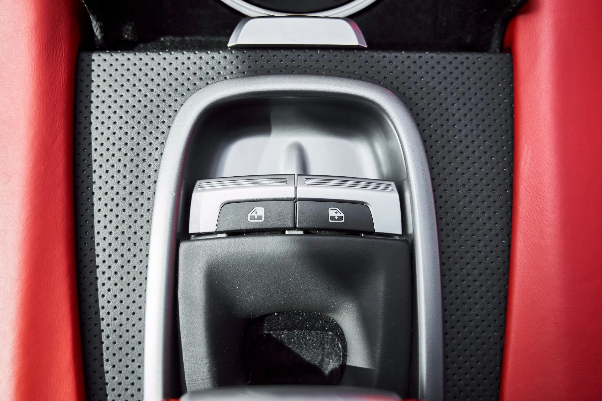 mph063_3884104571_Used_2019_Ferrari_GTC_4_Lusso_V12_1771467715_05d3f60347