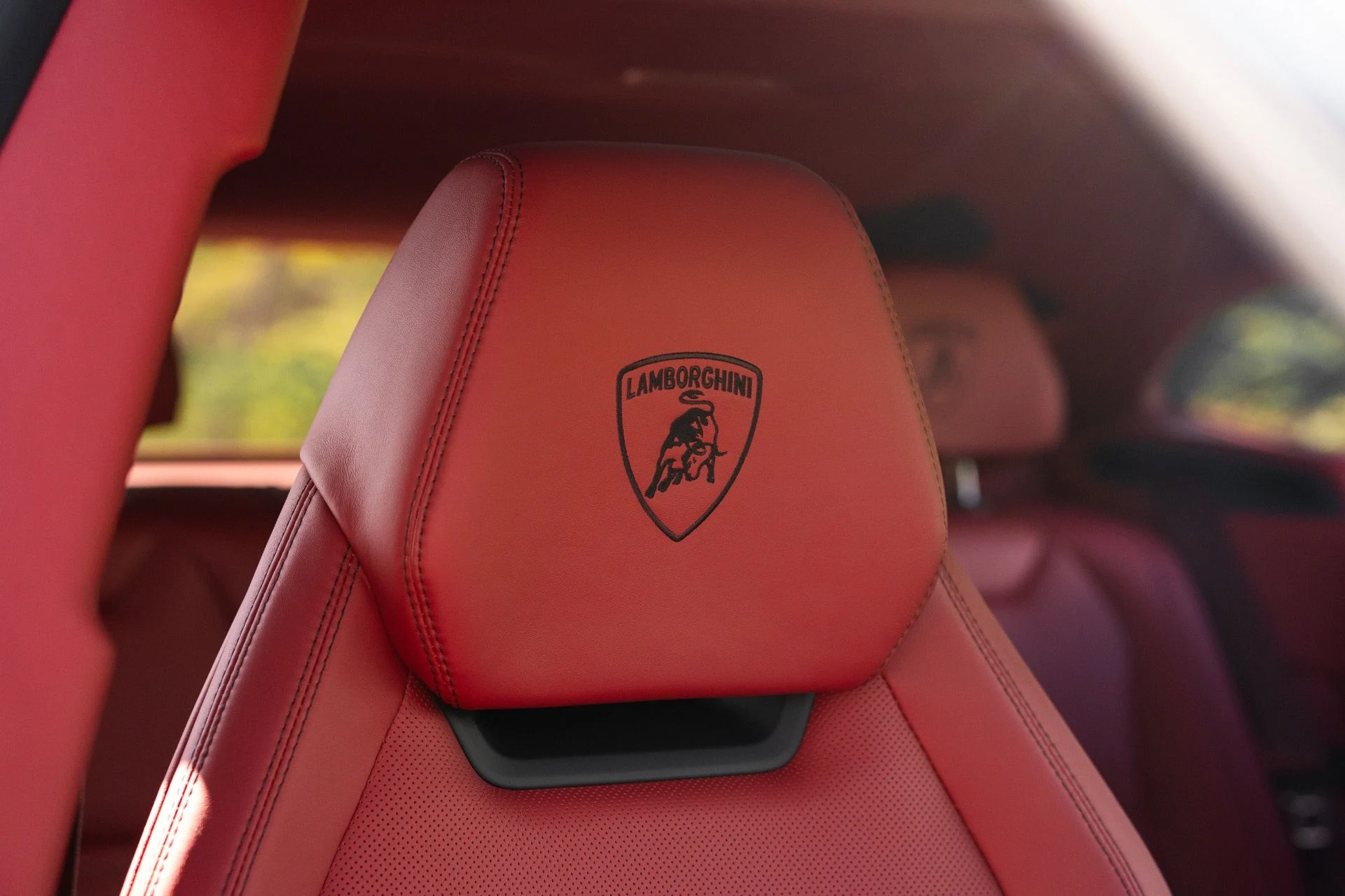 mph063_3915558151_Used_2022_Lamborghini_Urus_1770690392_a2d67afd34