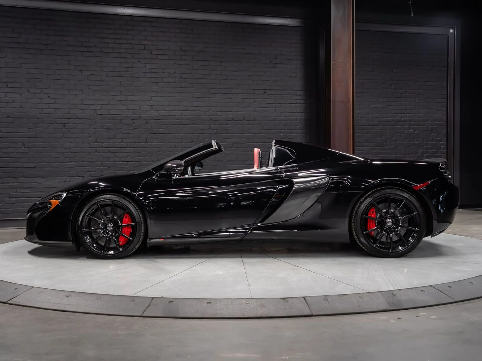 mph063_3953902548_mclaren_650s_2015_70b73648ed