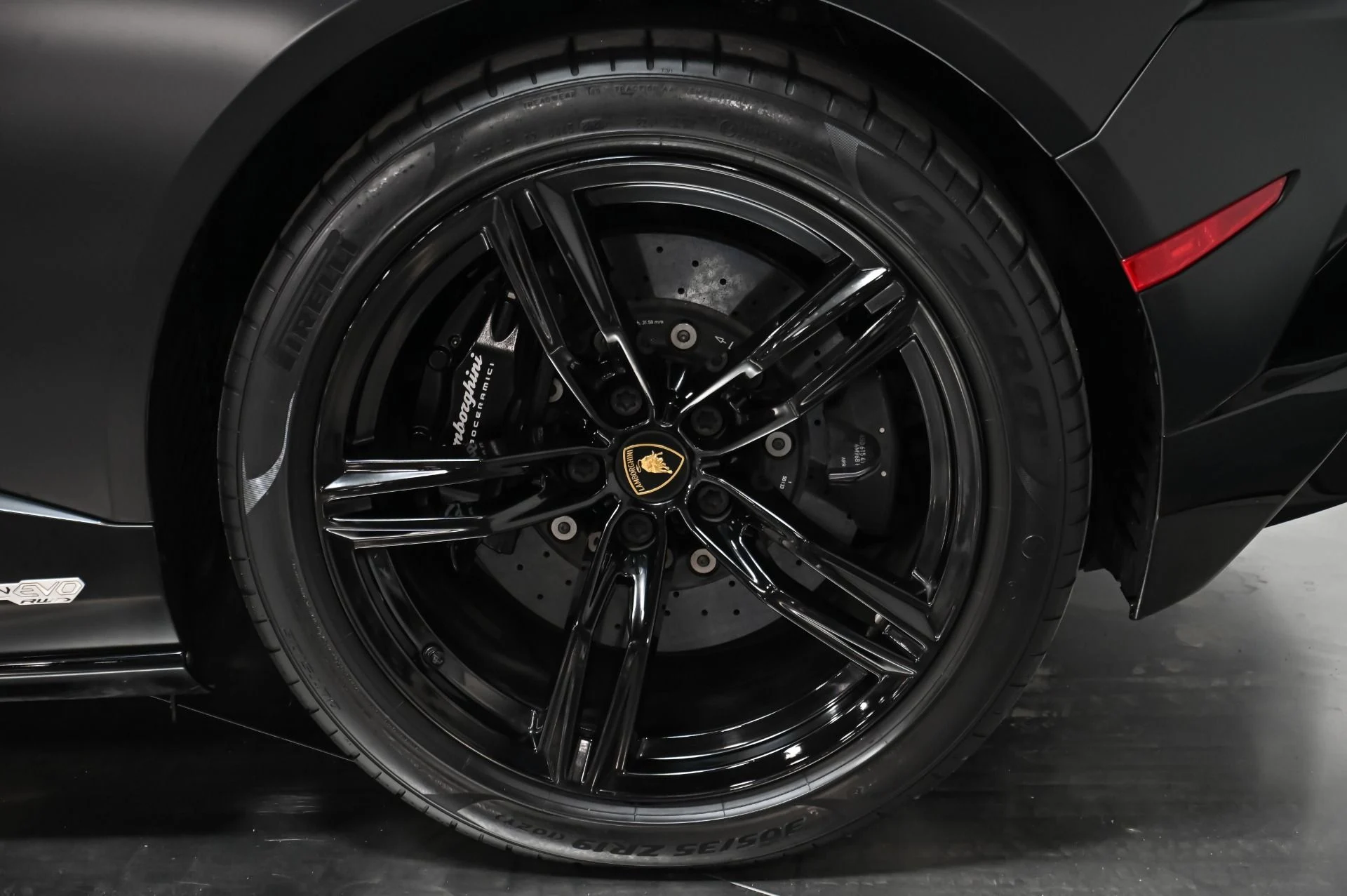 mph063_3965269350_Used_2021_Lamborghini_Huracan_EVO_Base_1754943417_720301c2ec