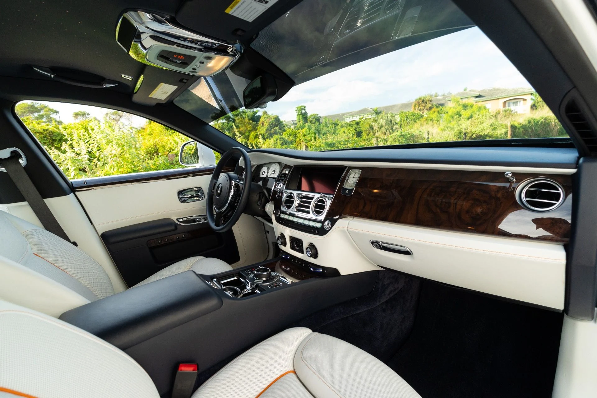 mph063_3977606923_Used_2018_Rolls_Royce_Ghost_1765824060_711eda6792